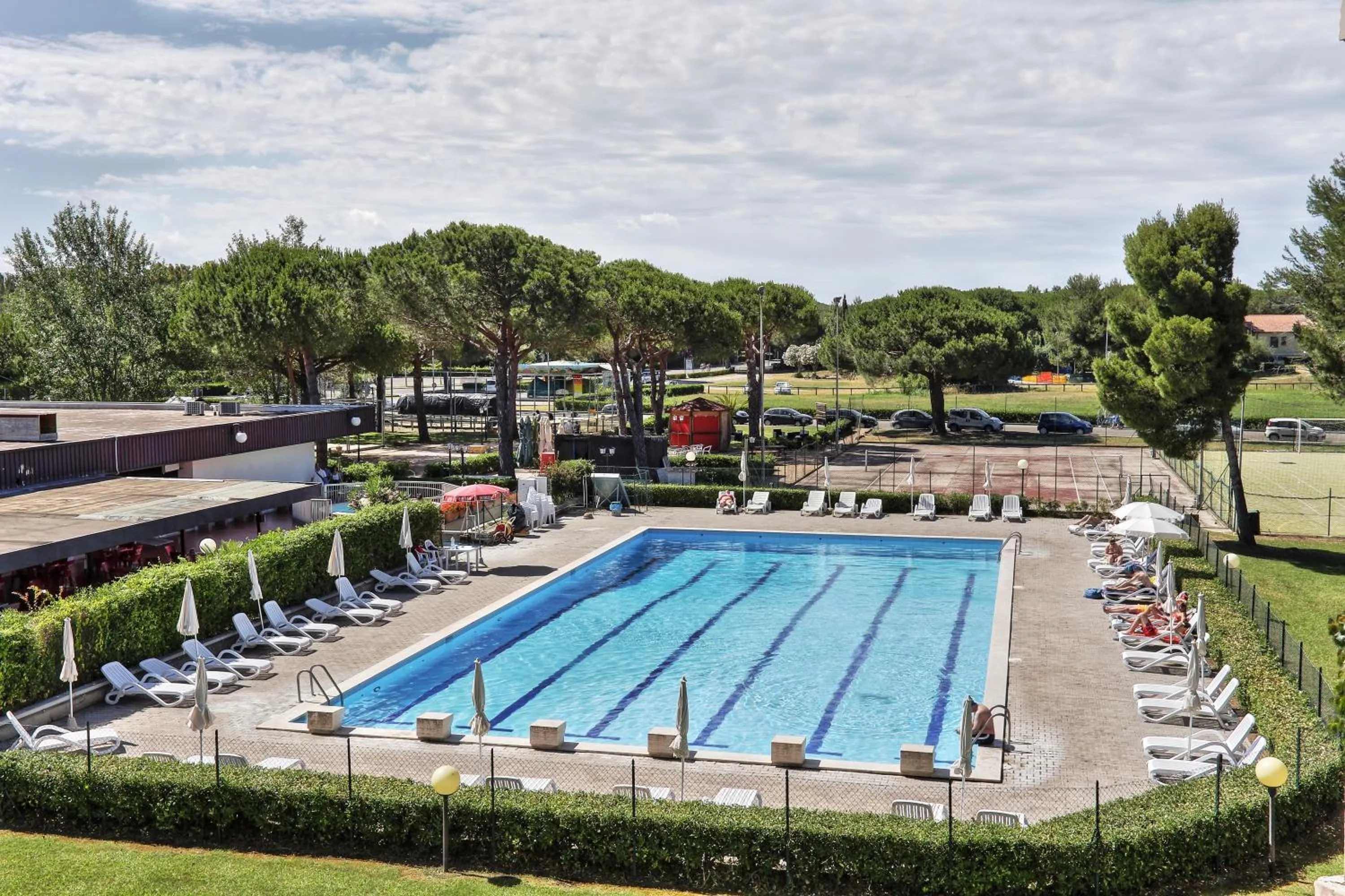 Swimming pool in Residence Habitat