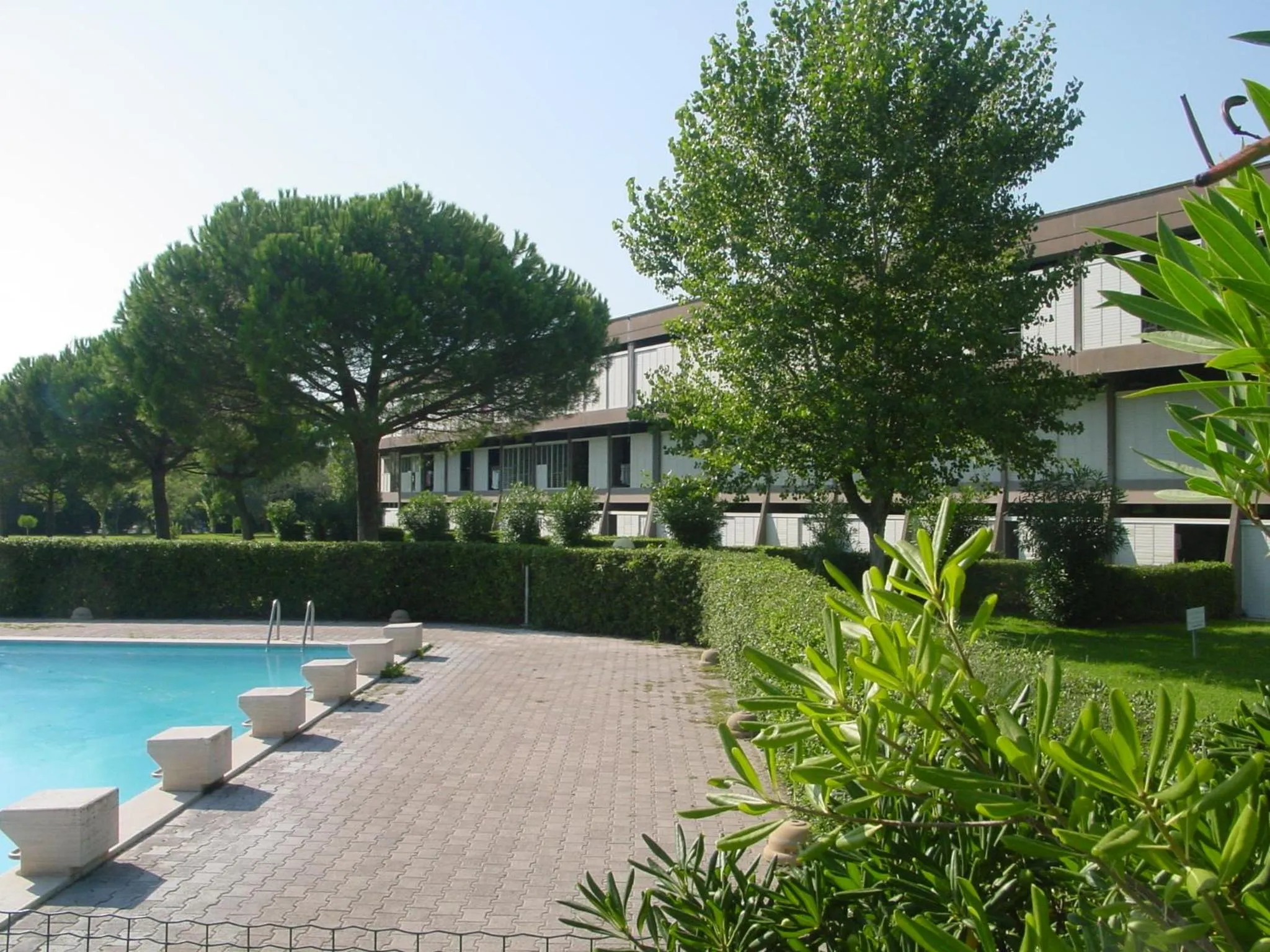 Swimming pool in Residence Habitat