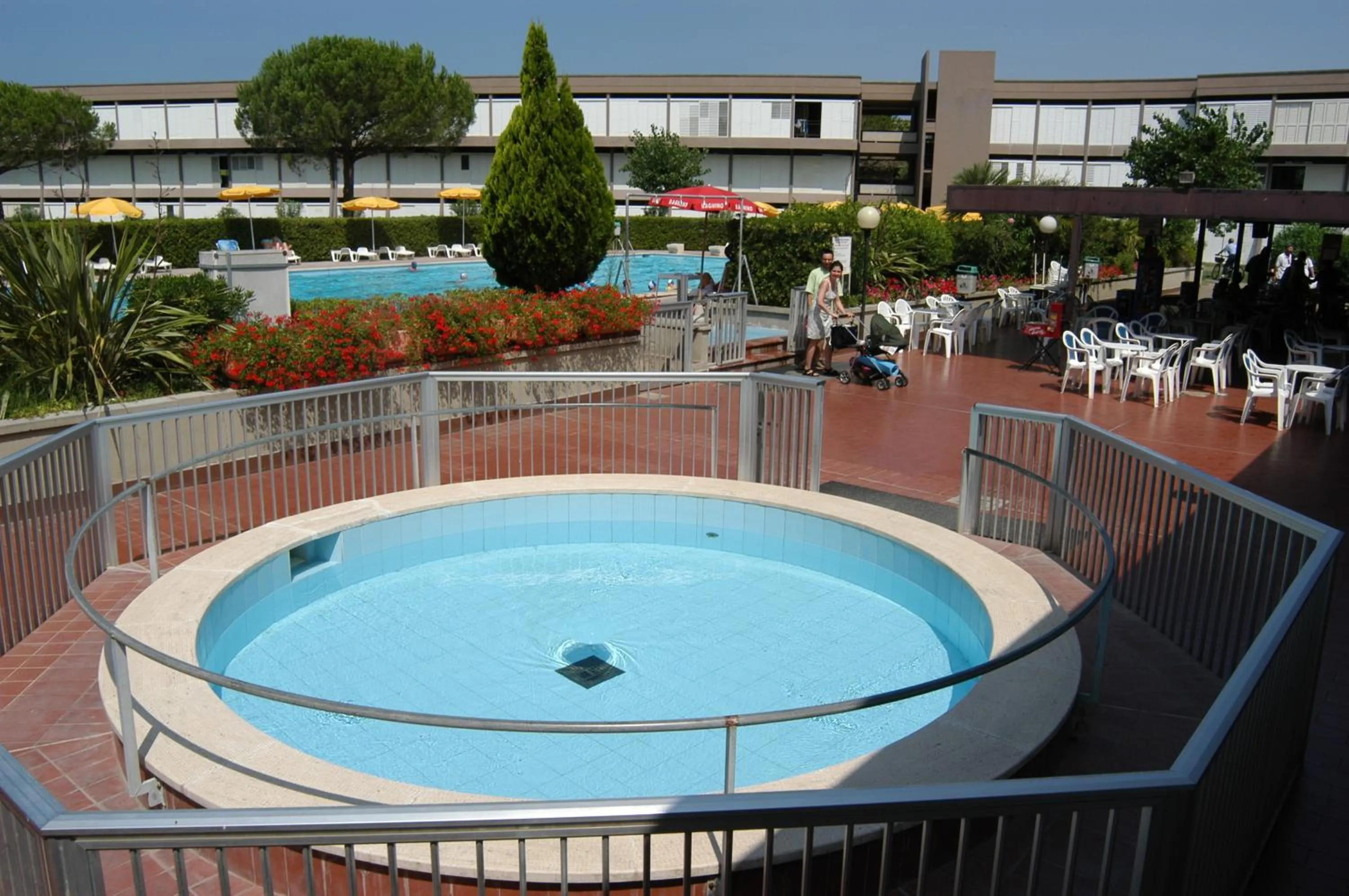 Swimming pool in Residence Habitat