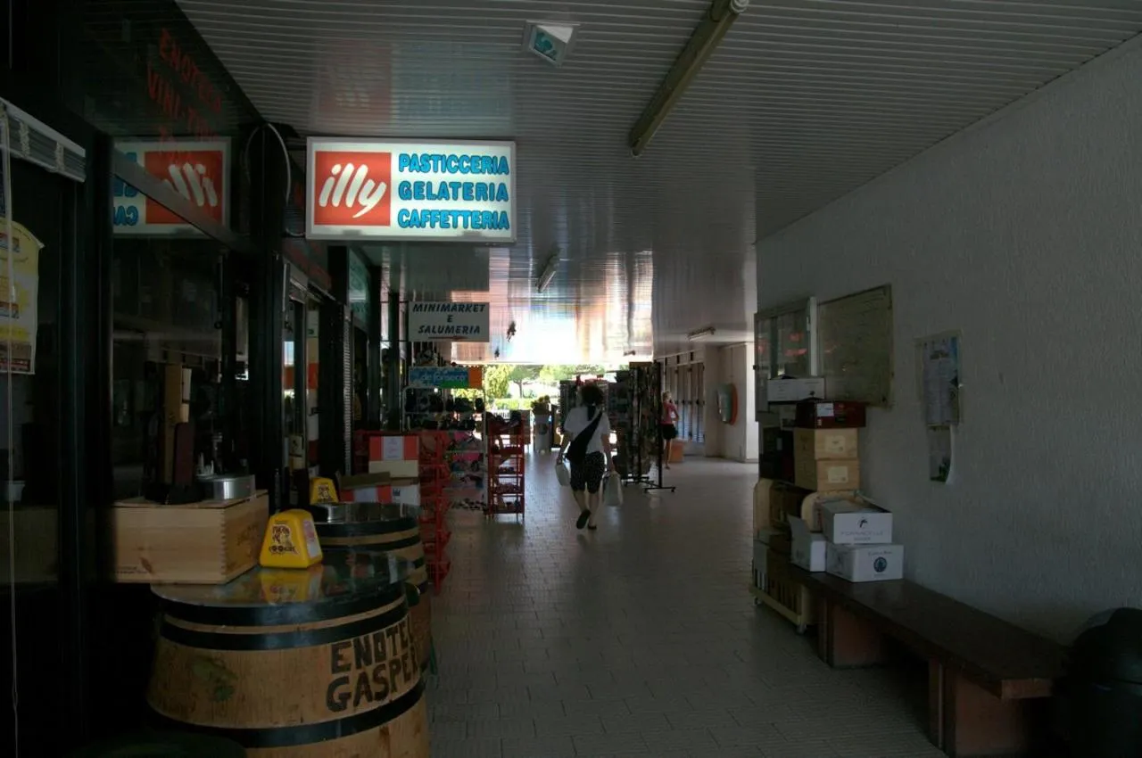 On-site shops in Residence Habitat