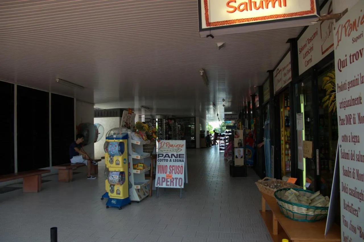 On-site shops in Residence Habitat