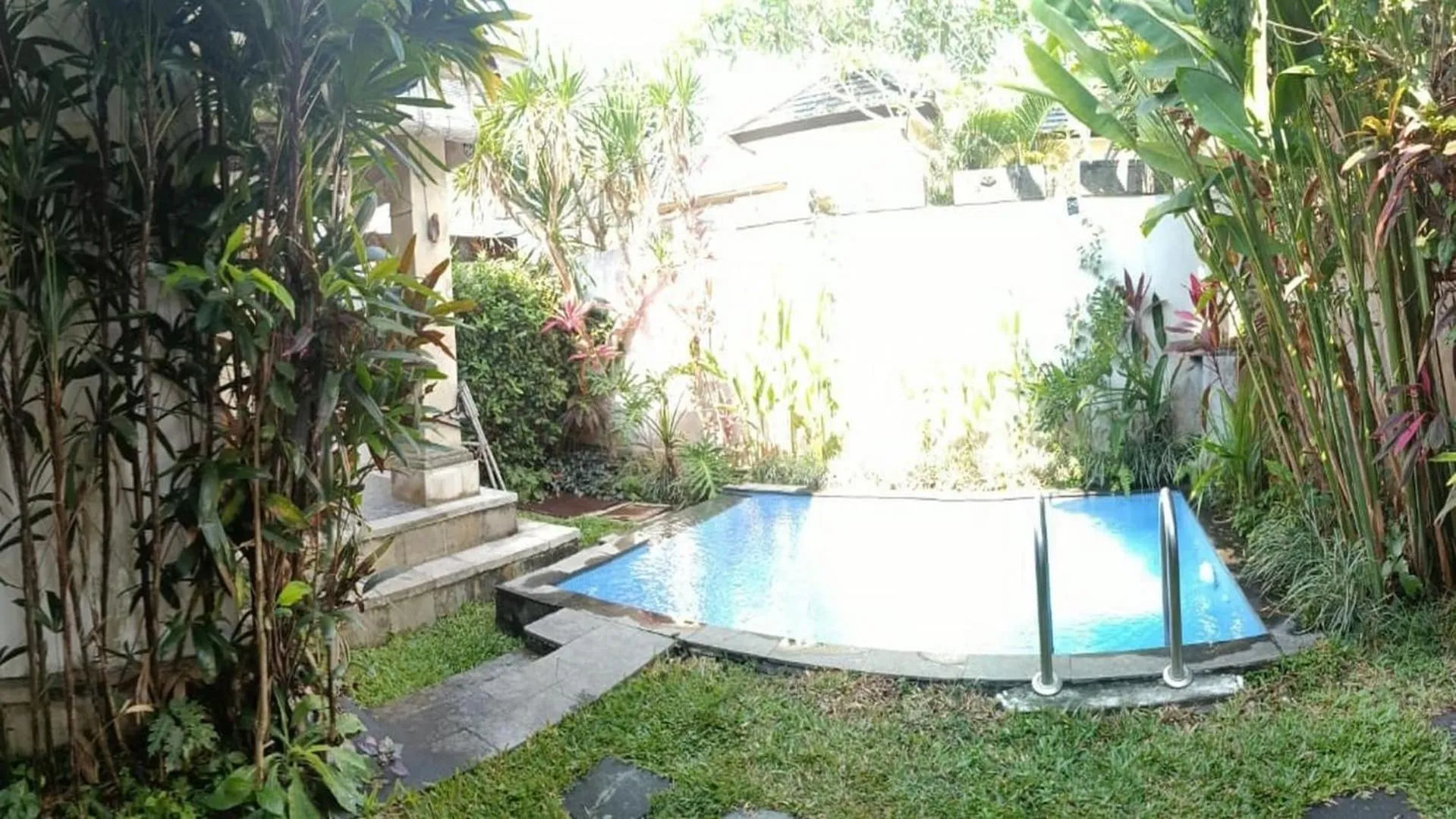 Swimming pool in Belvilla Nirvana Near Monkey Forest