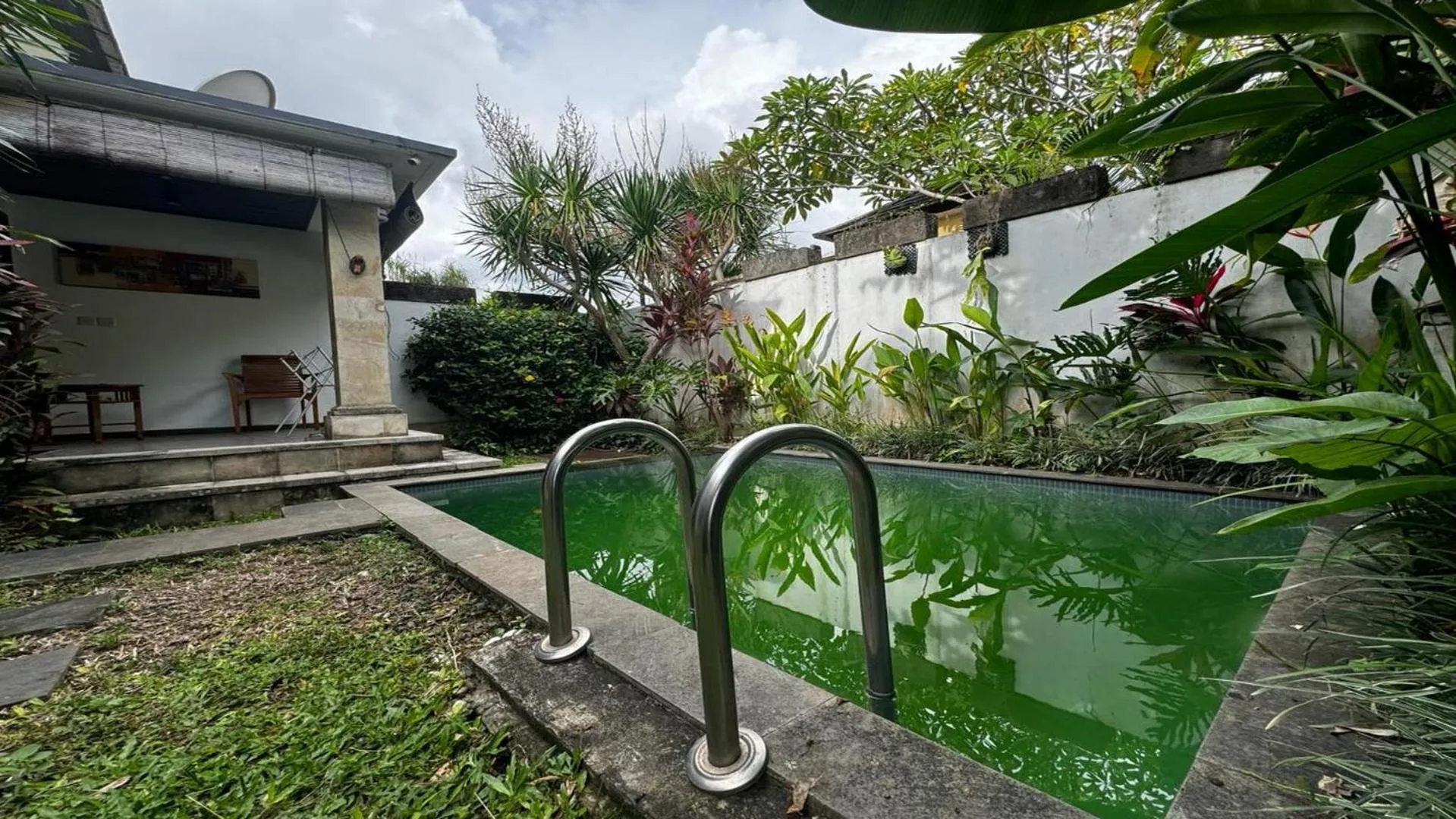 Swimming pool in Belvilla Nirvana Near Monkey Forest
