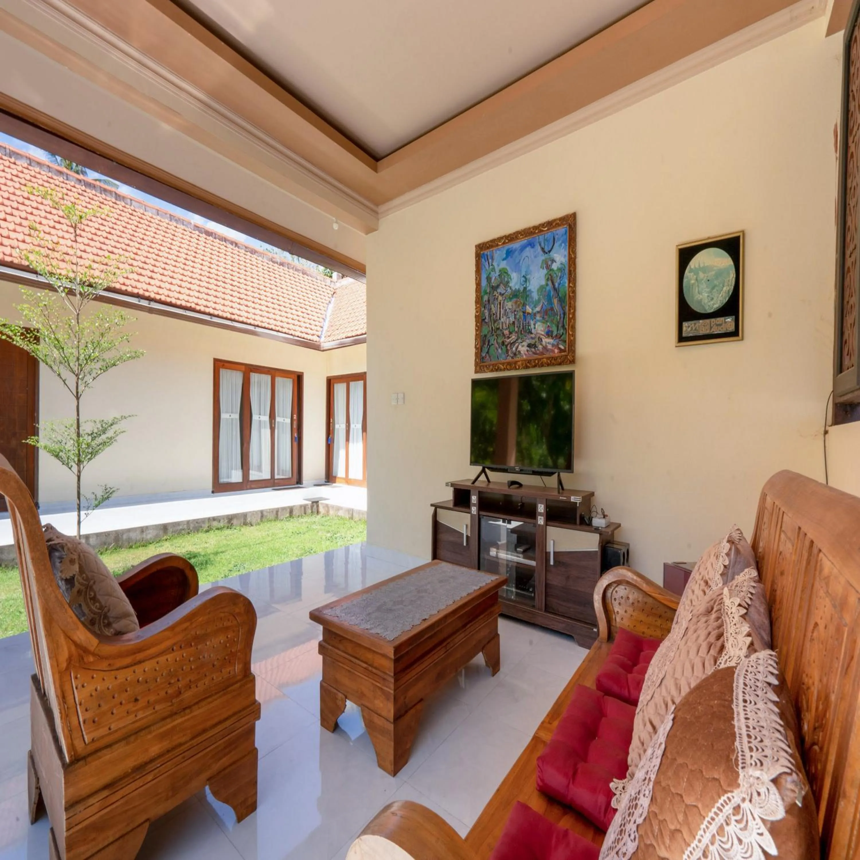 Seating area in Calm Haven Villa with Amabela Garden Lovina Beach