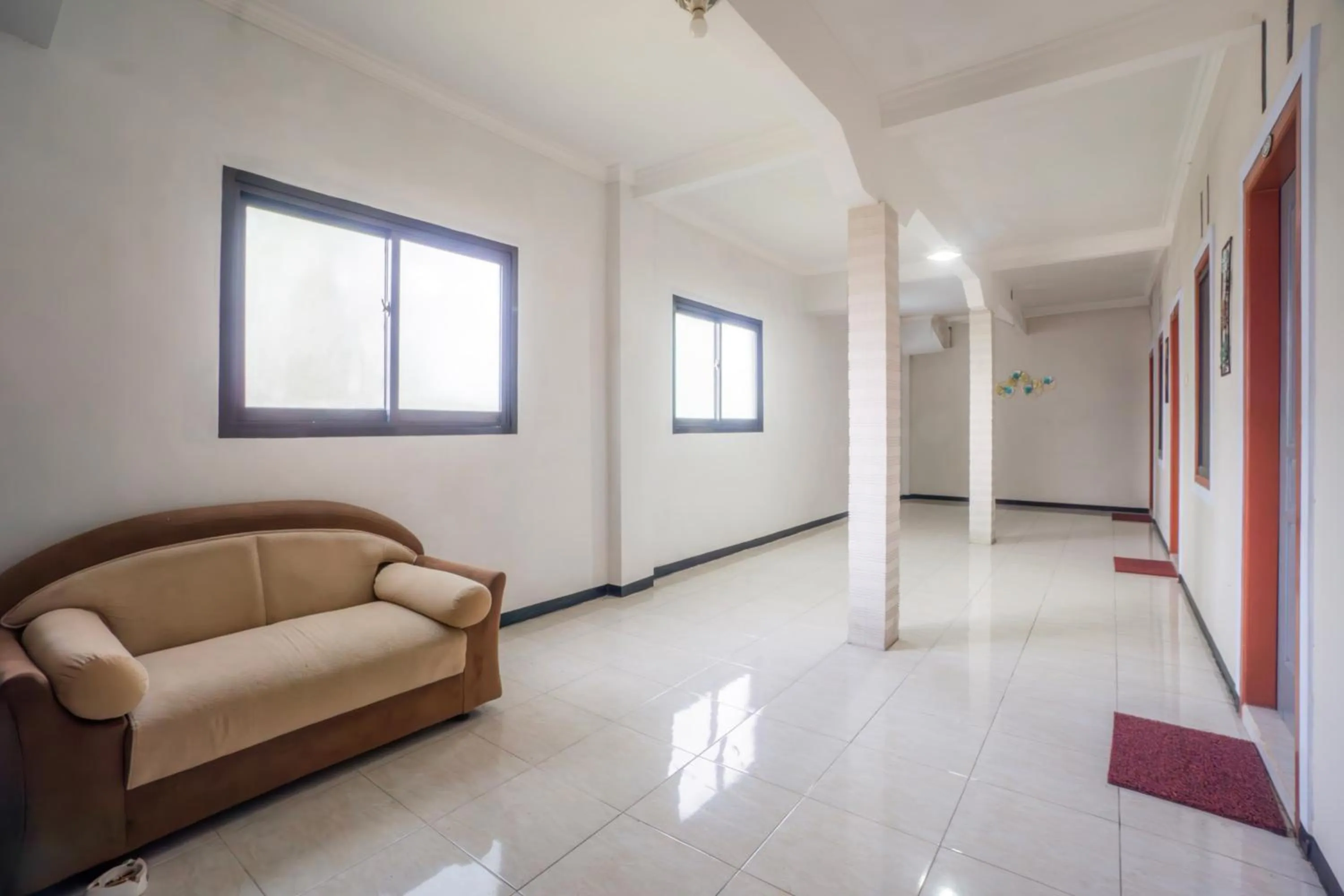 Lobby or reception in Hotel O Buduran Homestay Syariah