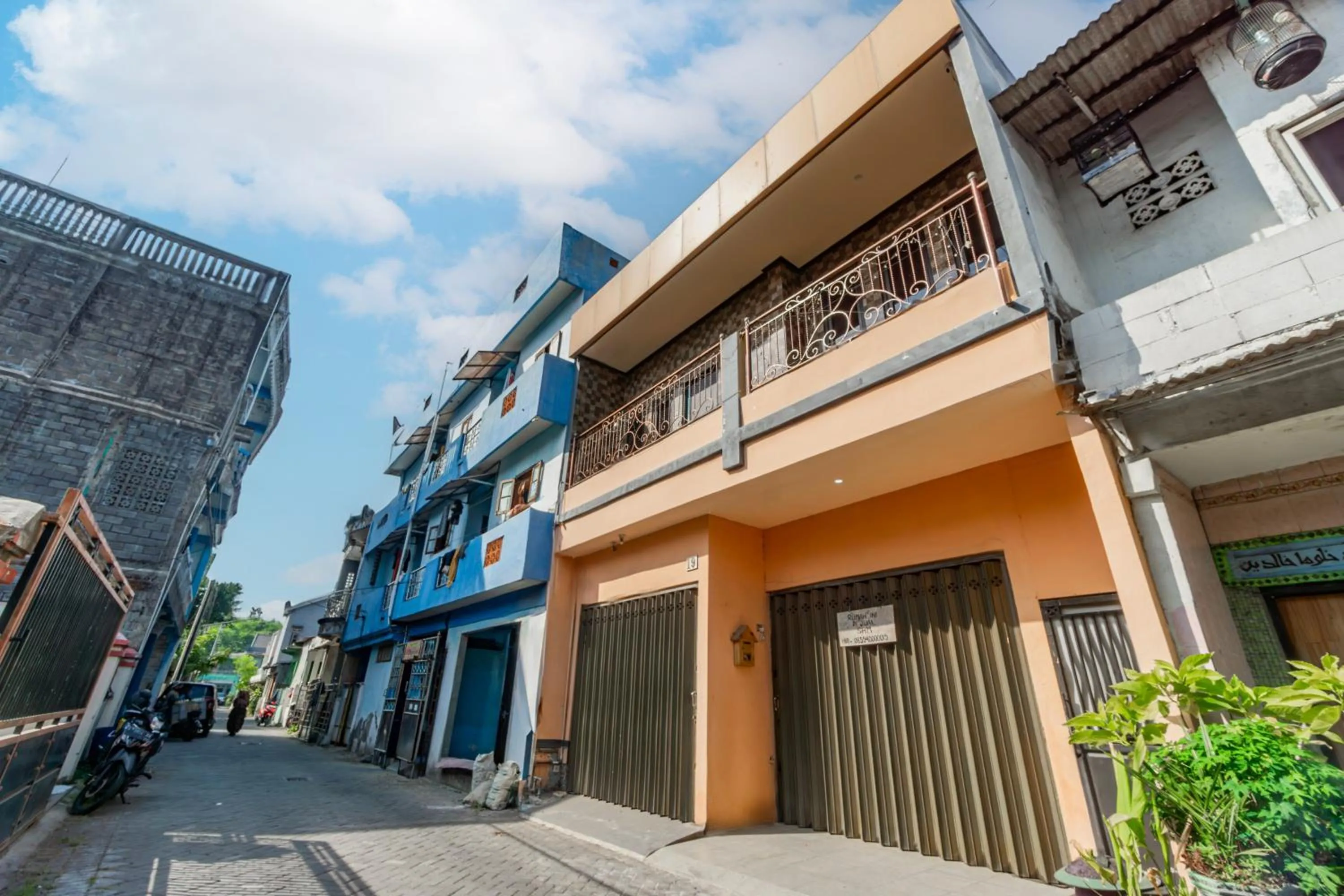 Facade/entrance in Hotel O Buduran Homestay Syariah