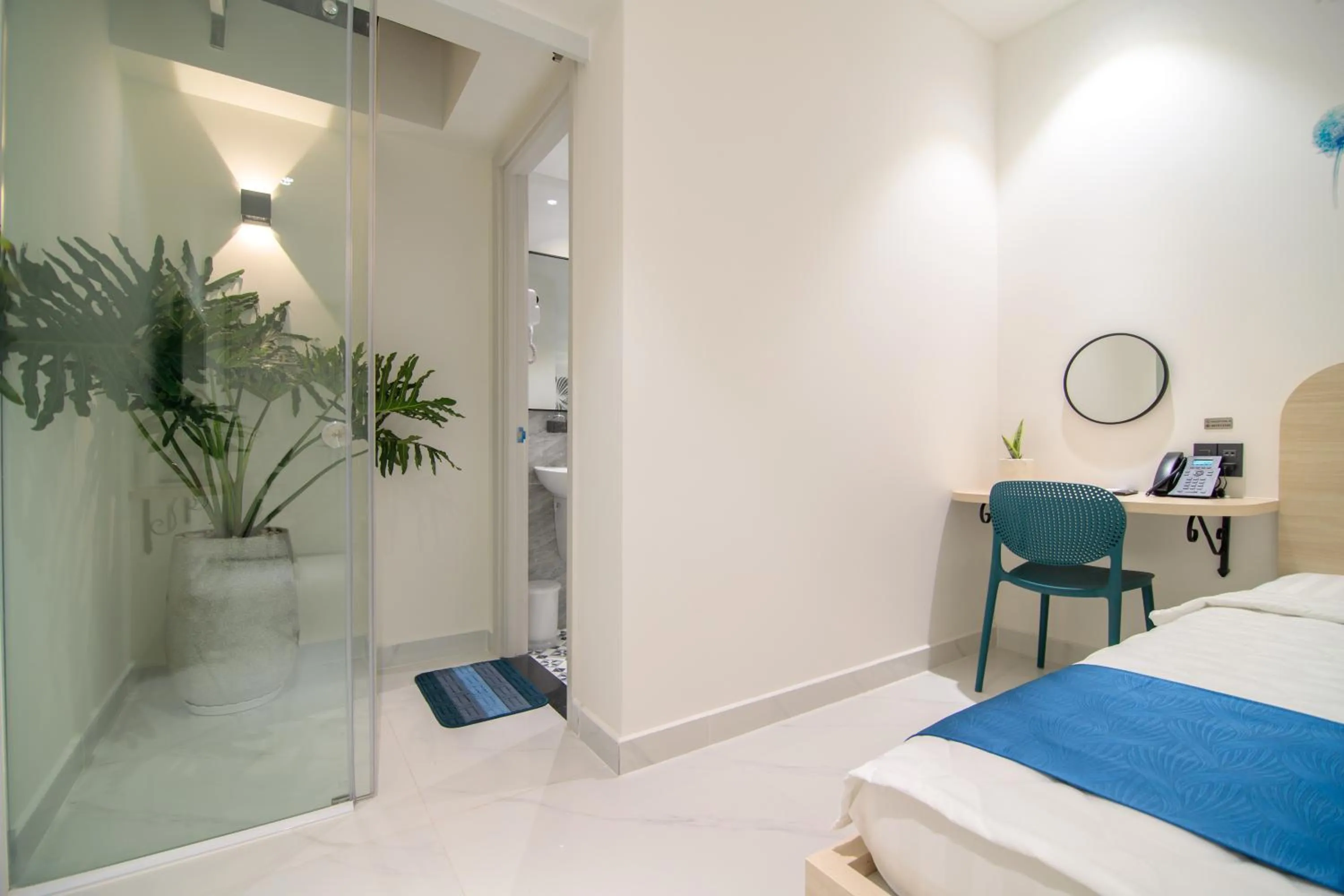 hair dresser, Bed in Bin Bin Hotel 11 Near Island Diamond