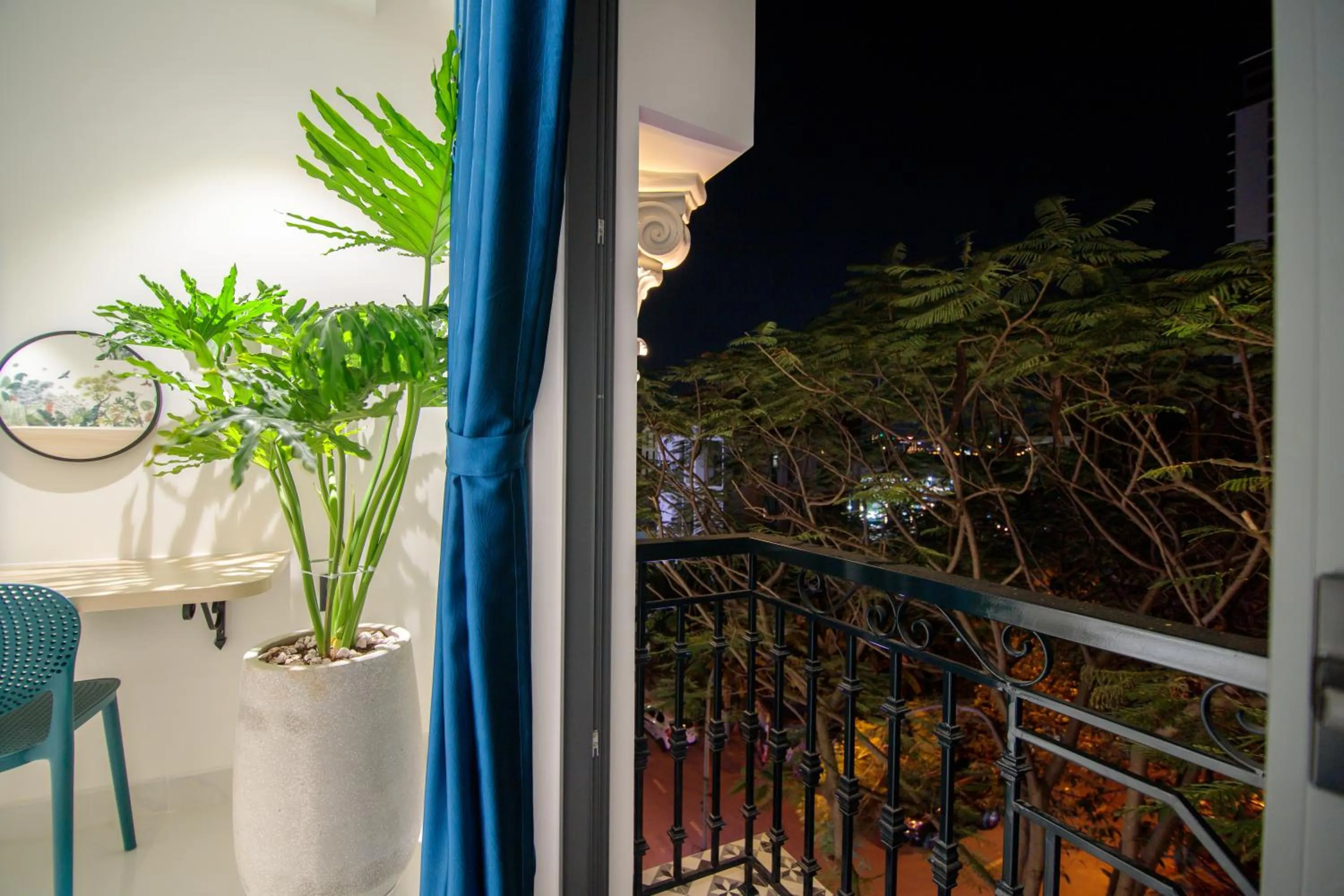 Quiet street view in Bin Bin Hotel 11 Near Island Diamond