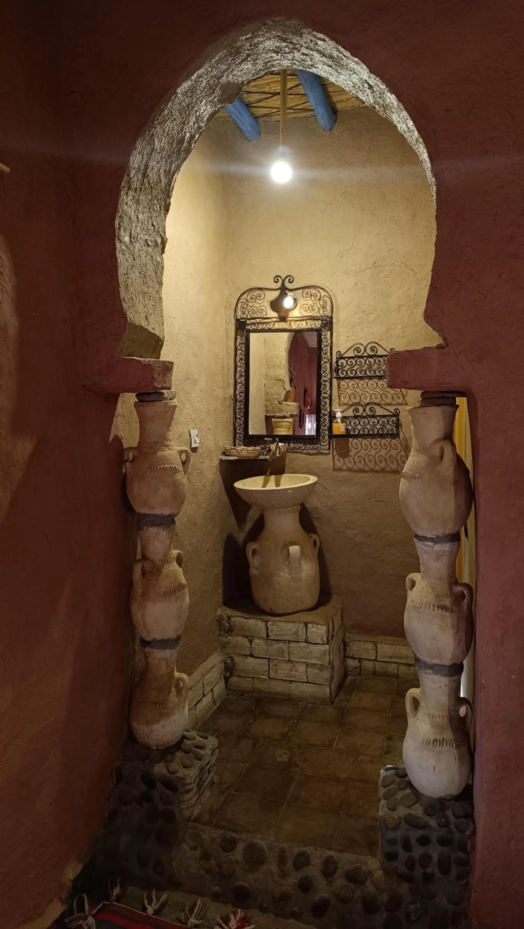 Toilet in kasbah luna del sur