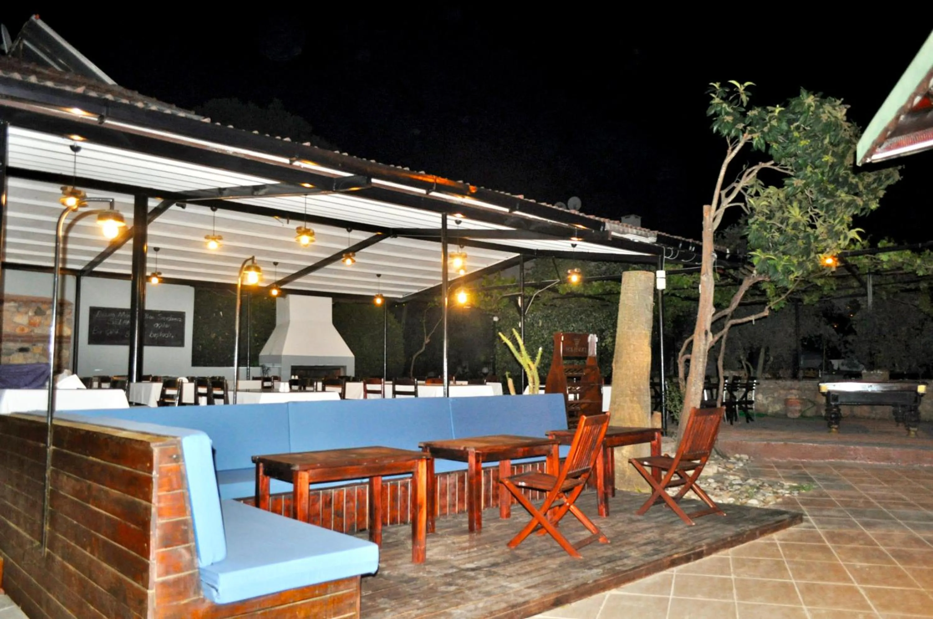 Restaurant/places to eat in Native Hotel