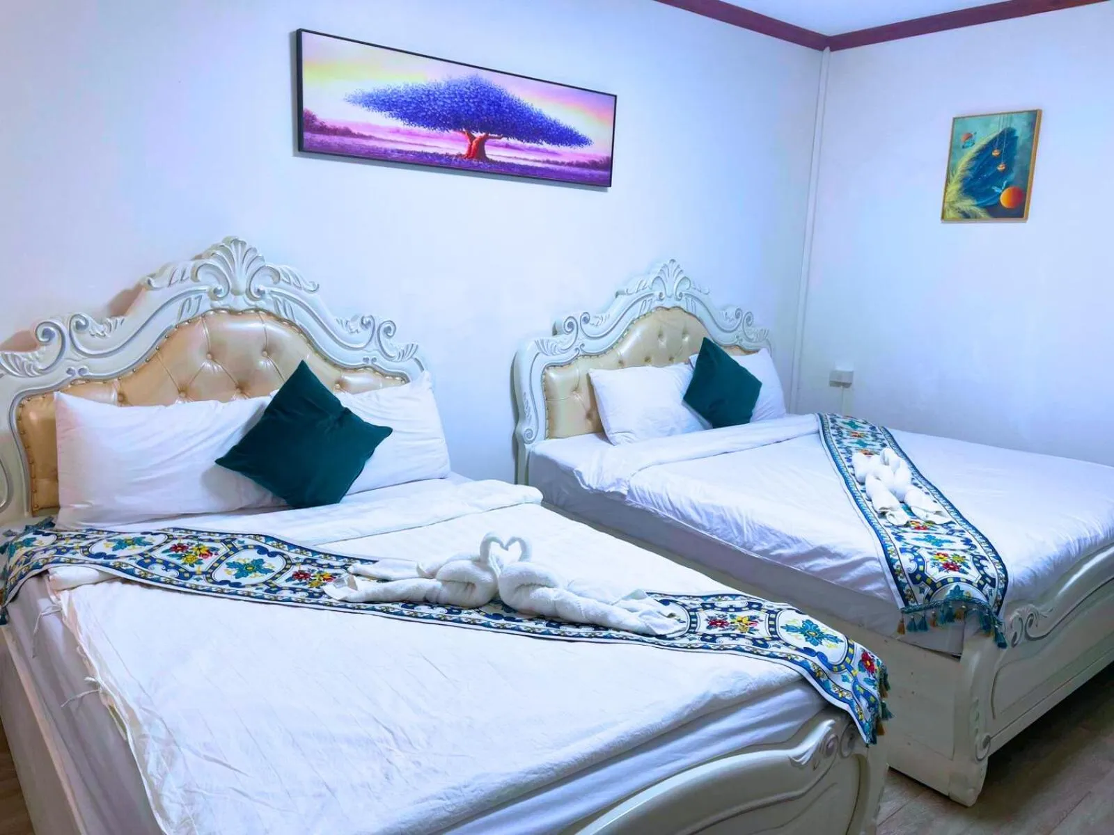 Bed in Monsane villa