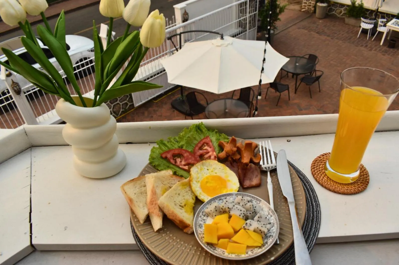 Breakfast in Monsane villa