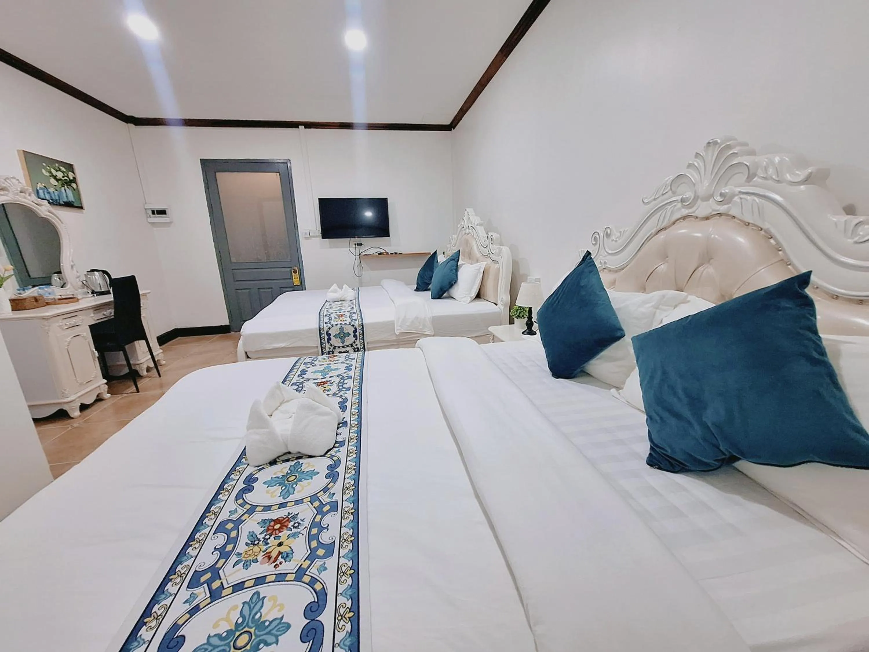 Bed in Monsane villa