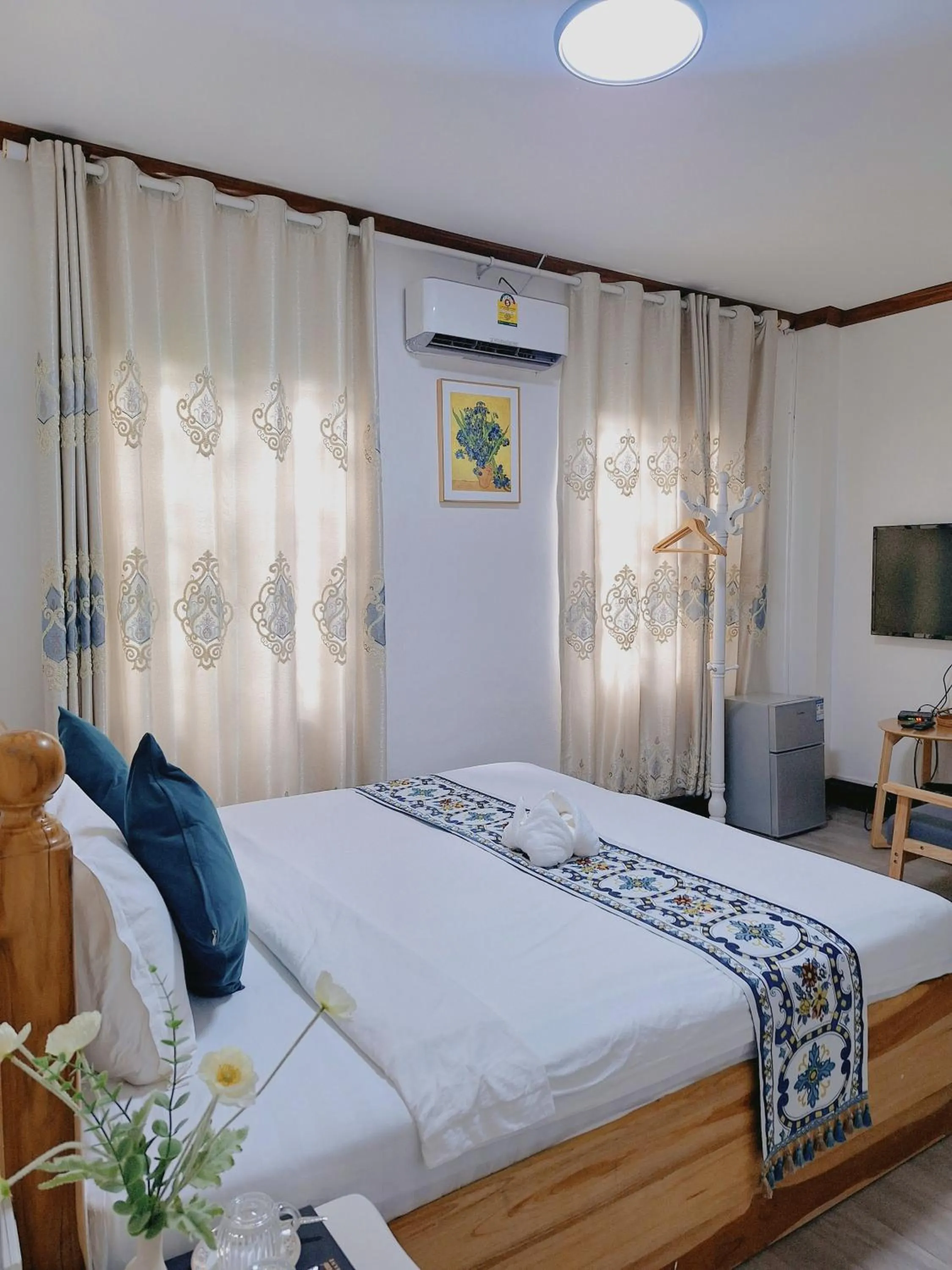 Bed in Monsane villa