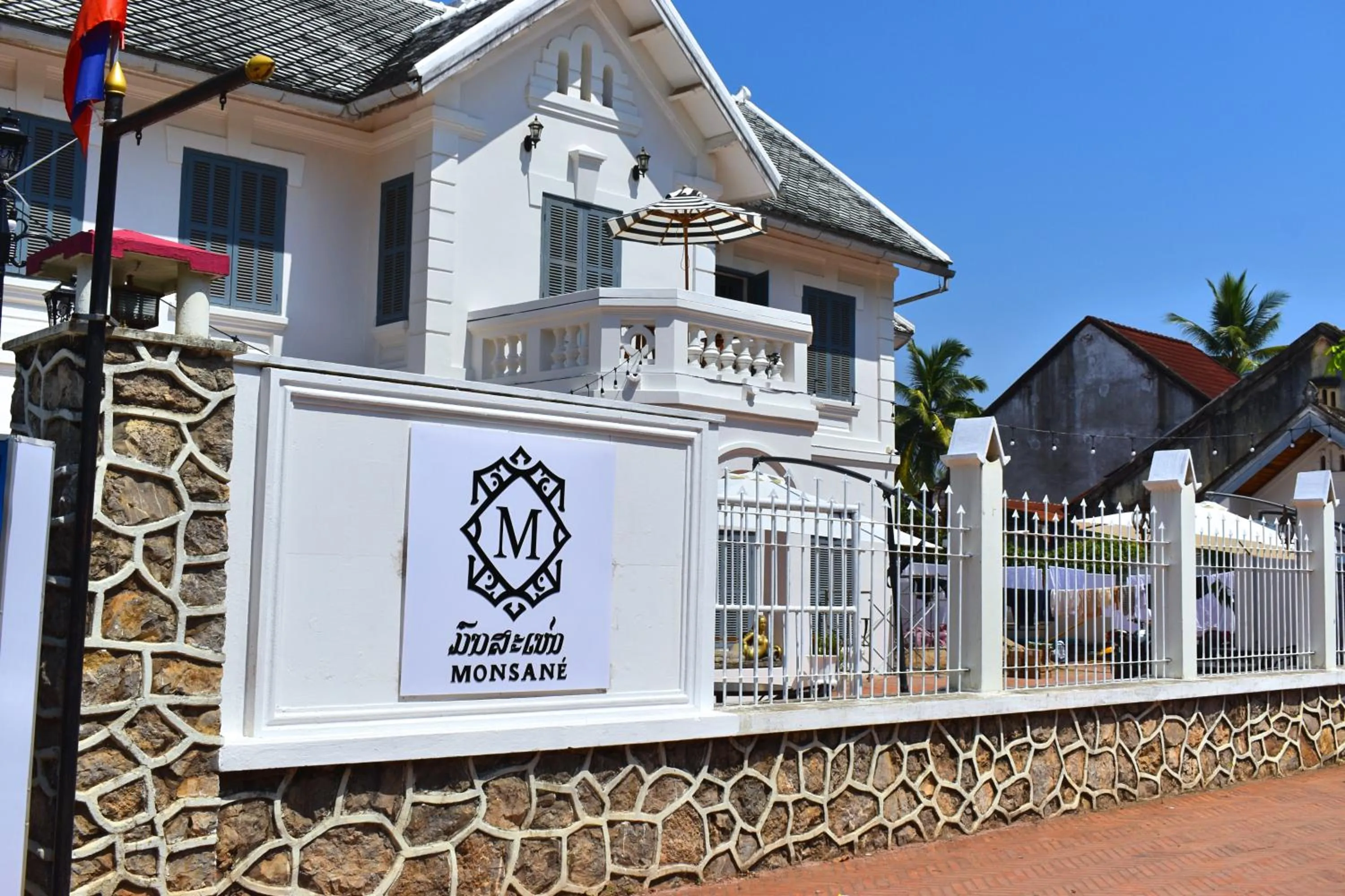 Property building in Monsane villa