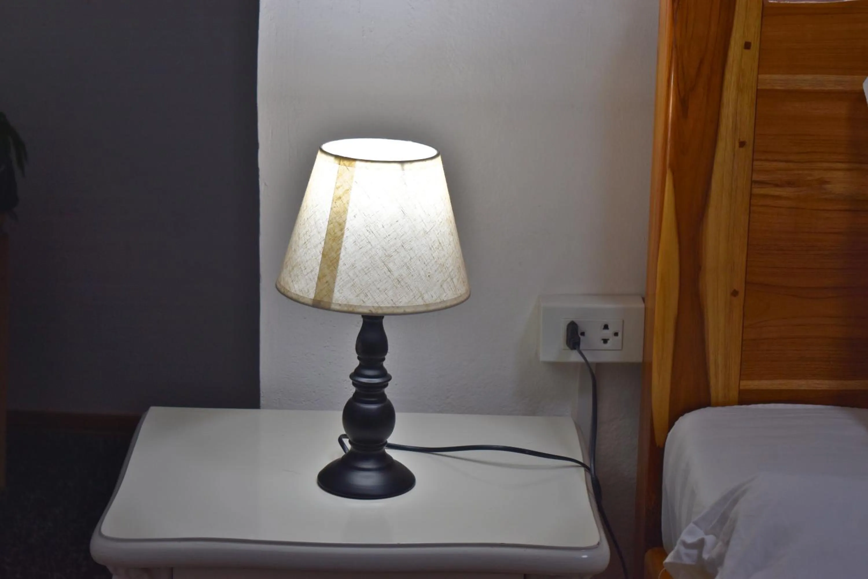 Bedroom, Bed in Monsane villa