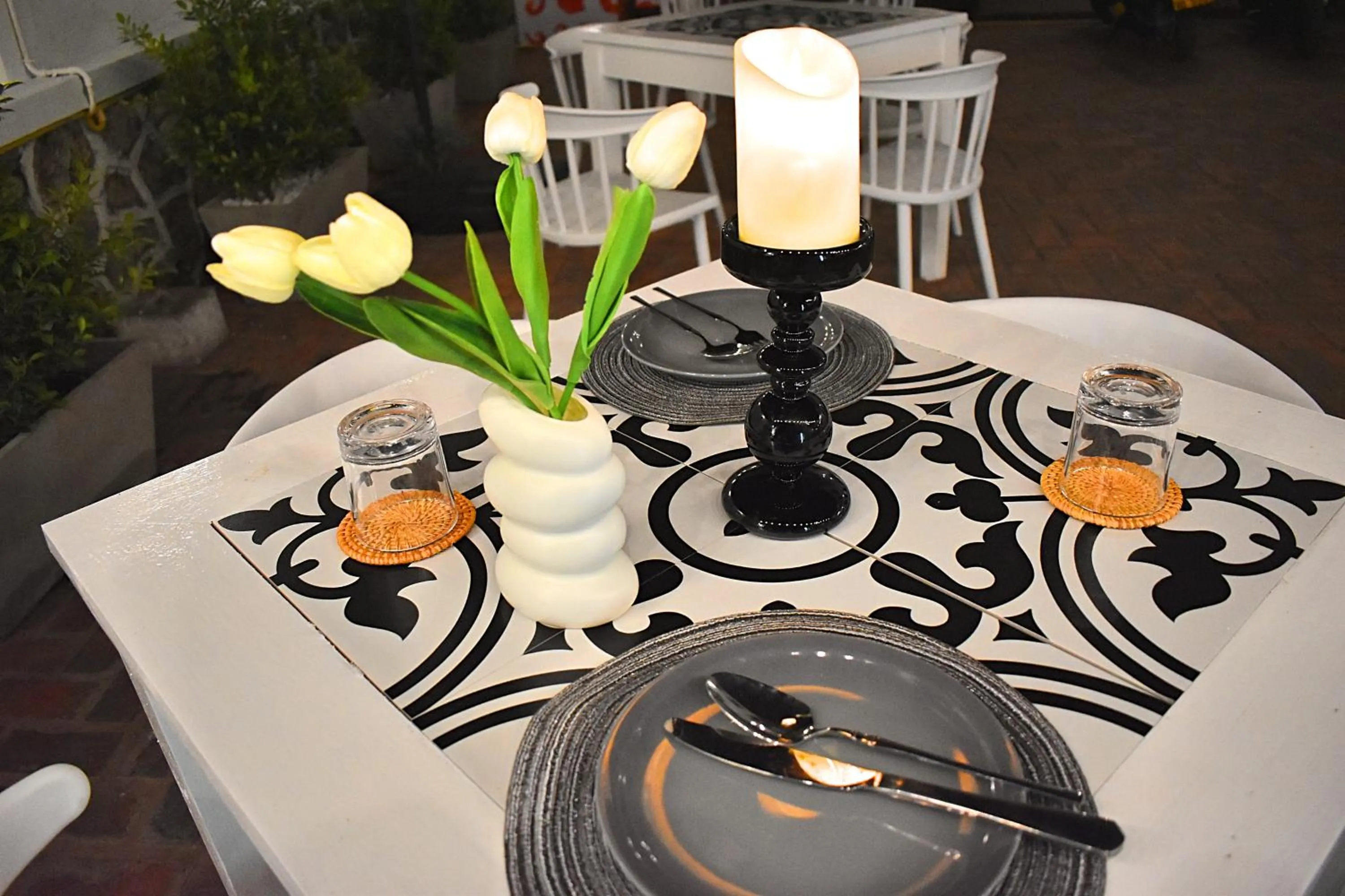 Restaurant/places to eat in Monsane villa