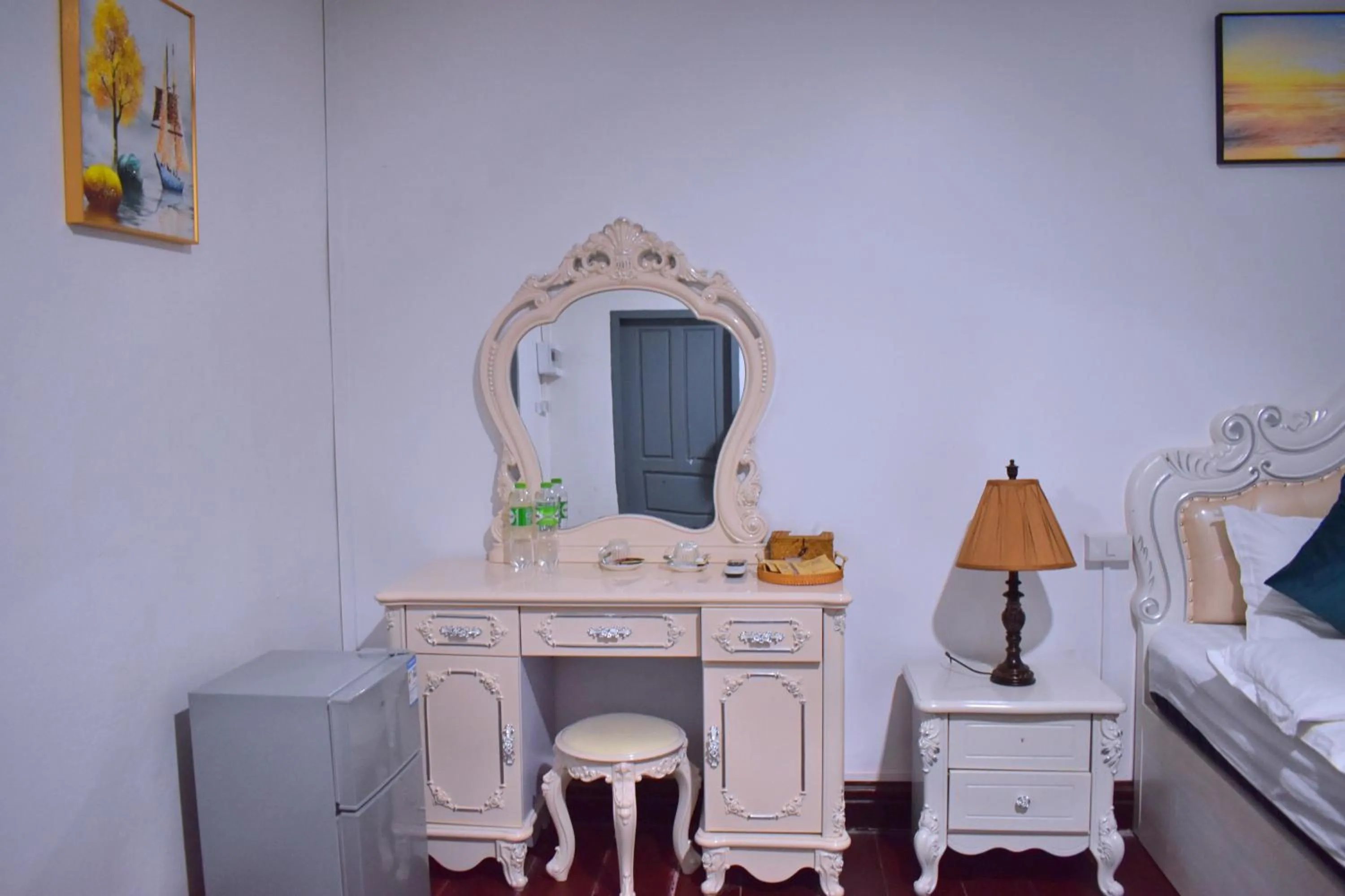 Decorative detail, Bed in Monsane villa