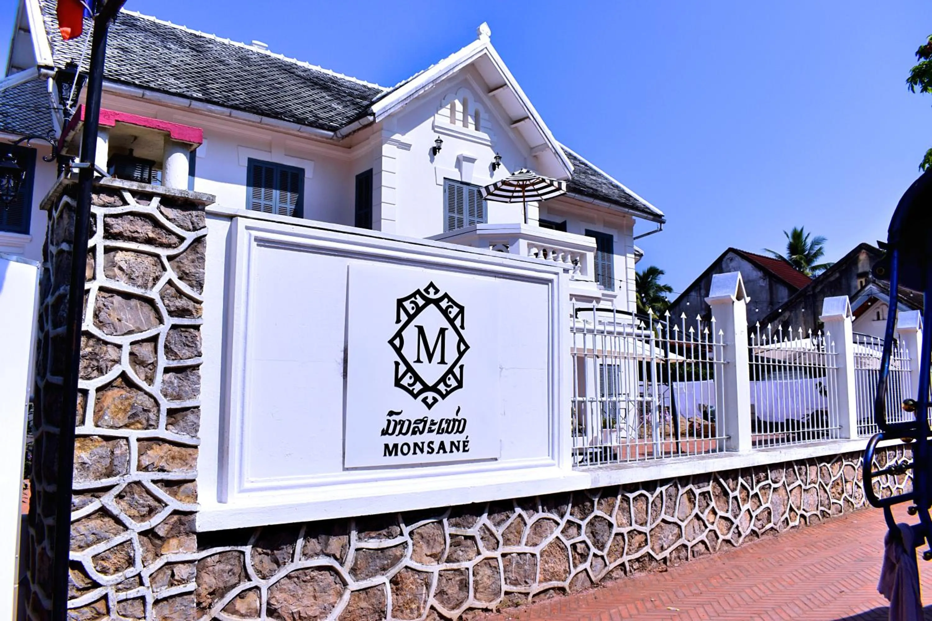 Property building in Monsane villa