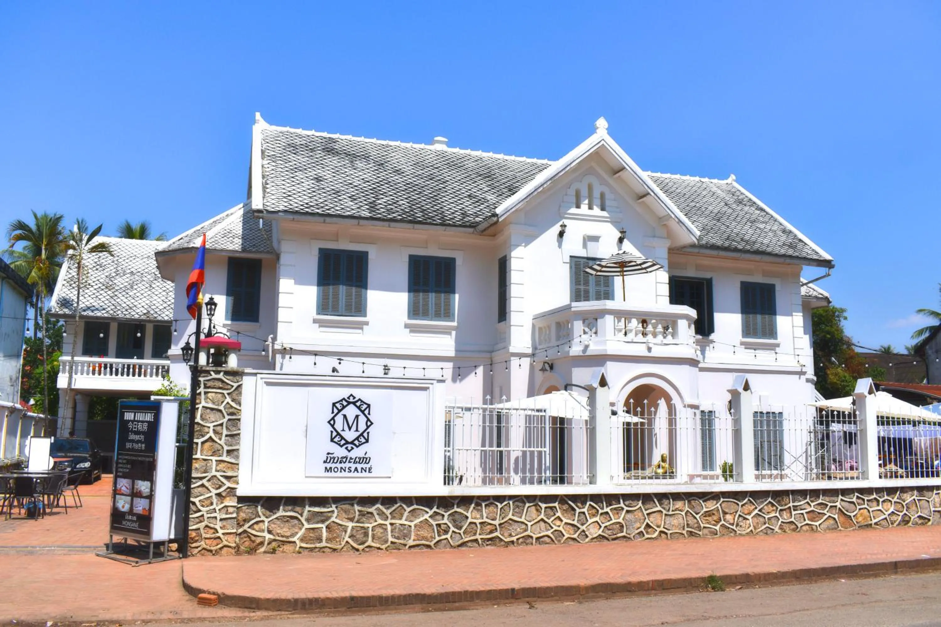 Property building in Monsane villa