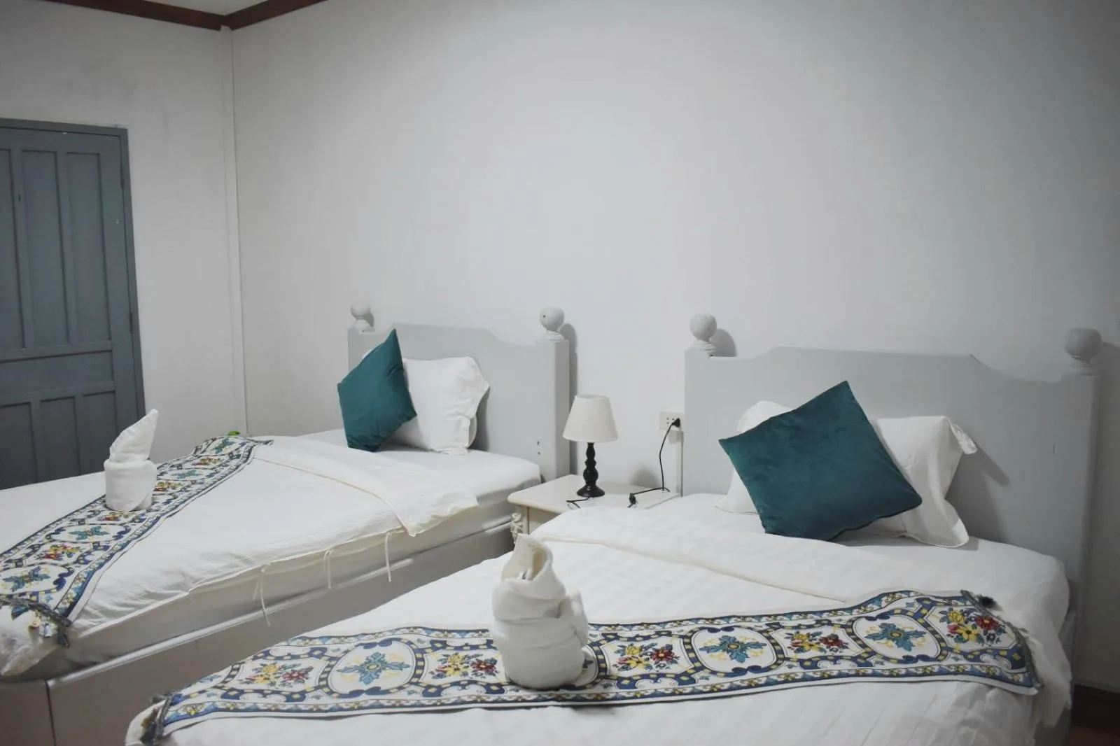 Bed in Monsane villa
