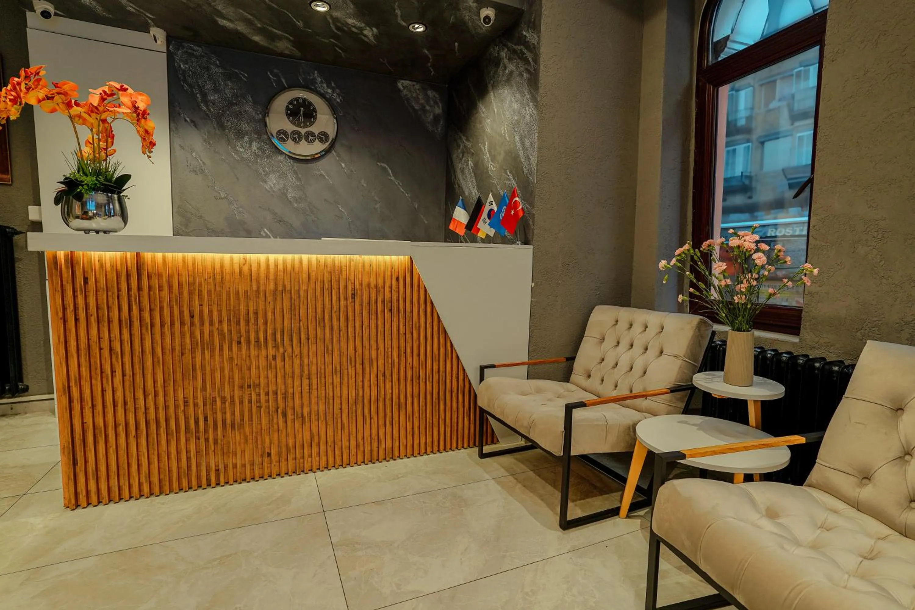 Lobby or reception in THE BEYBÛN HOTEL İstiklal Street Taksim