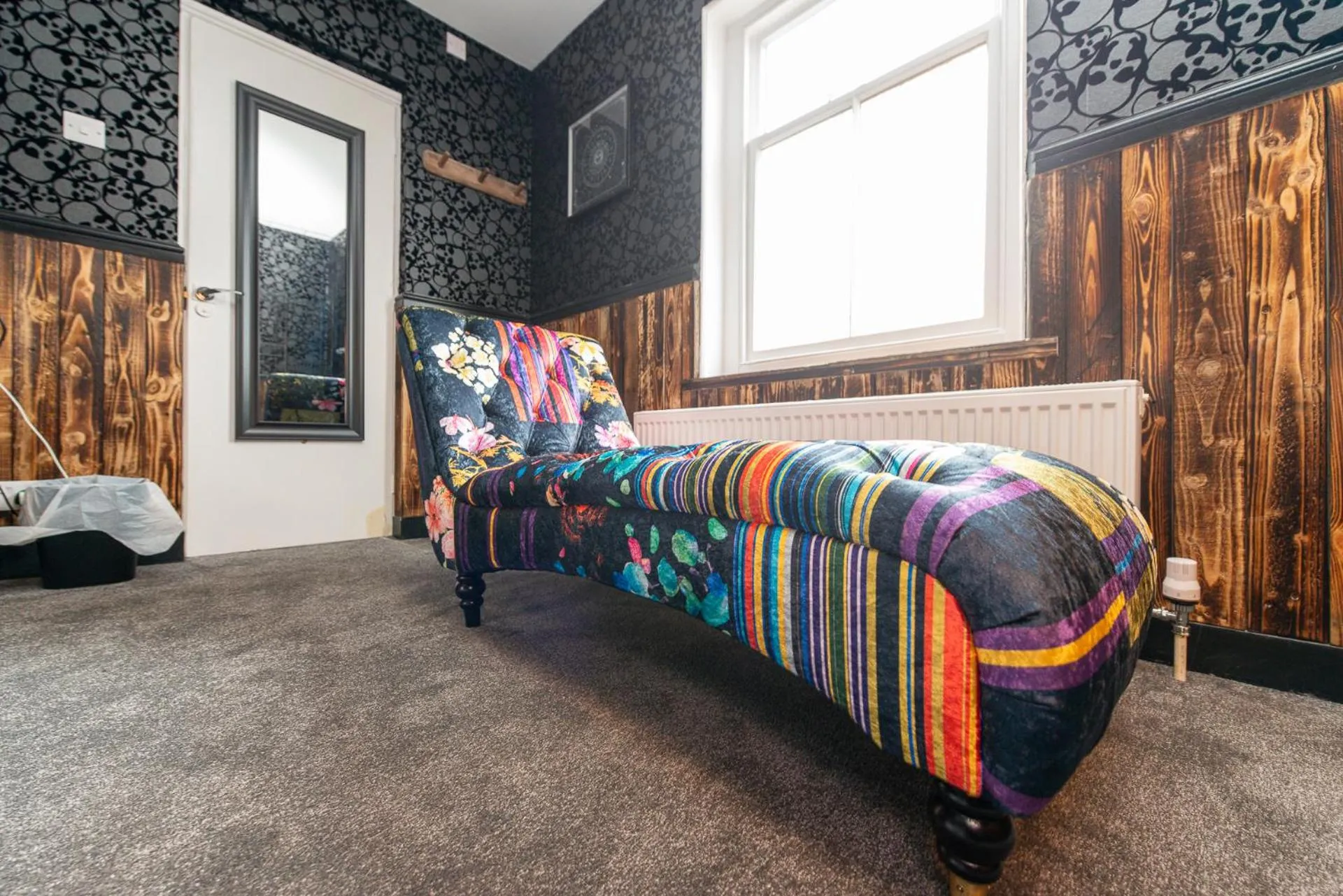 Seating area, Bed in Bosuns Chair