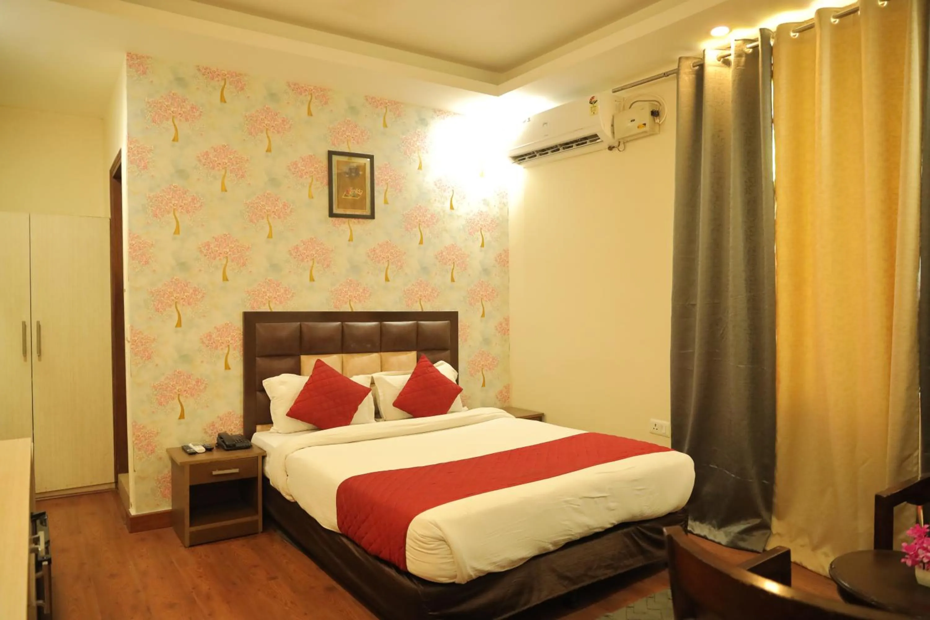 Bedroom, Bed in Hotel Nirvana Suites