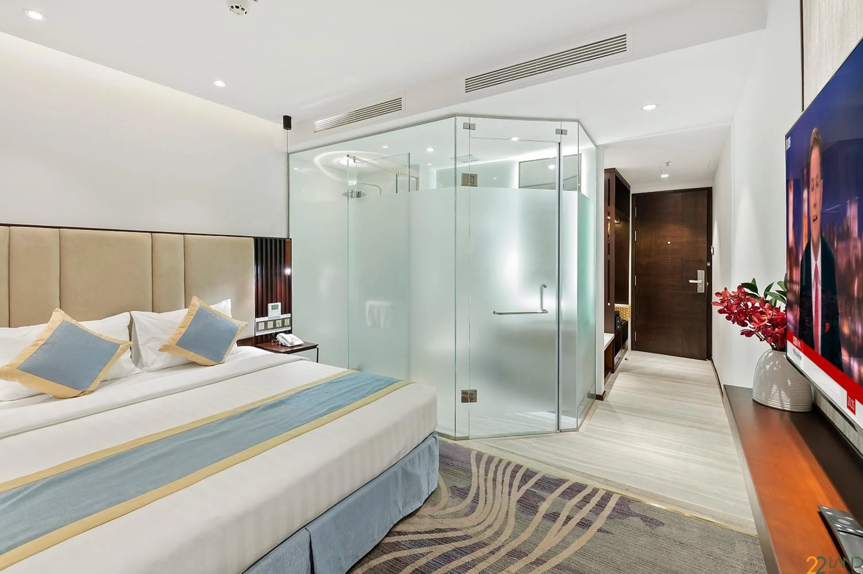 Shower, Bed in 22Land Hotel Saigon