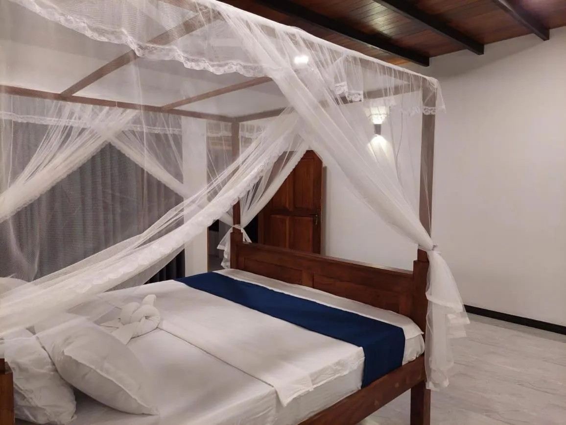 Bed in Sea Glow - Tangalle