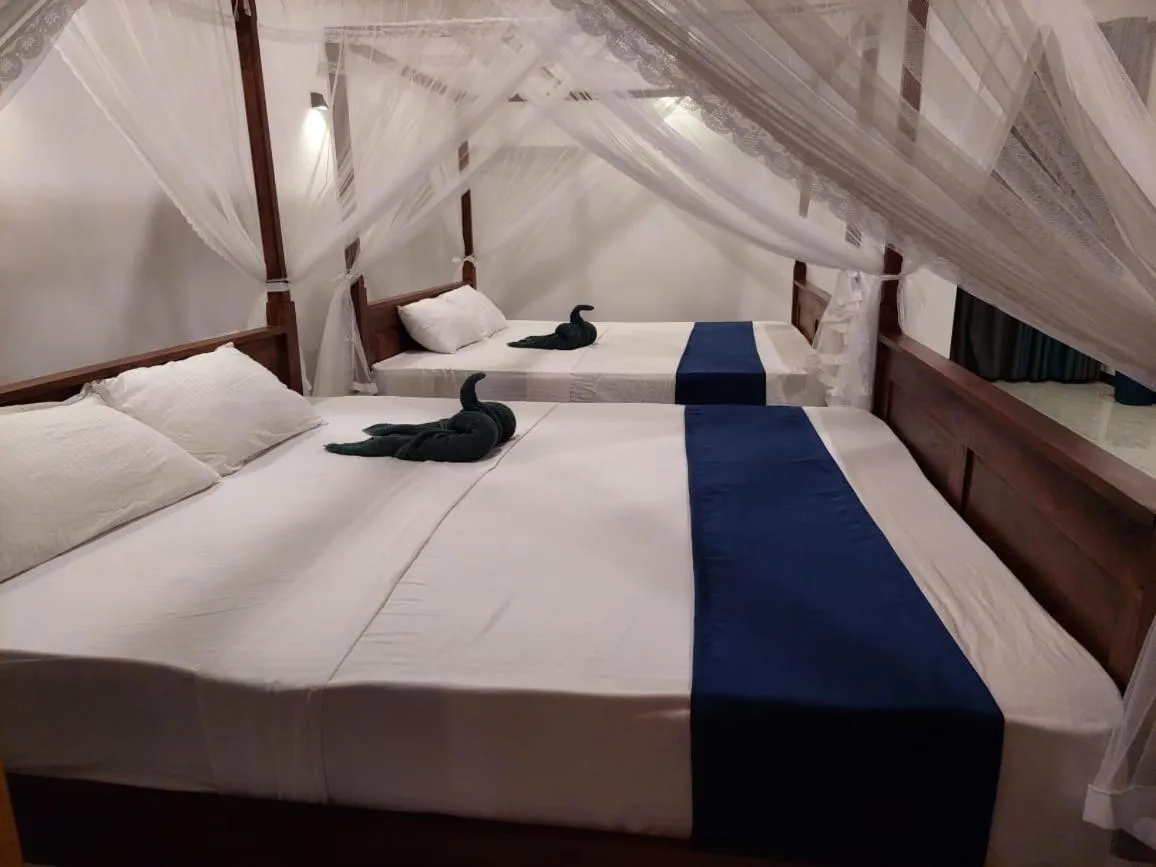 Bed in Sea Glow - Tangalle