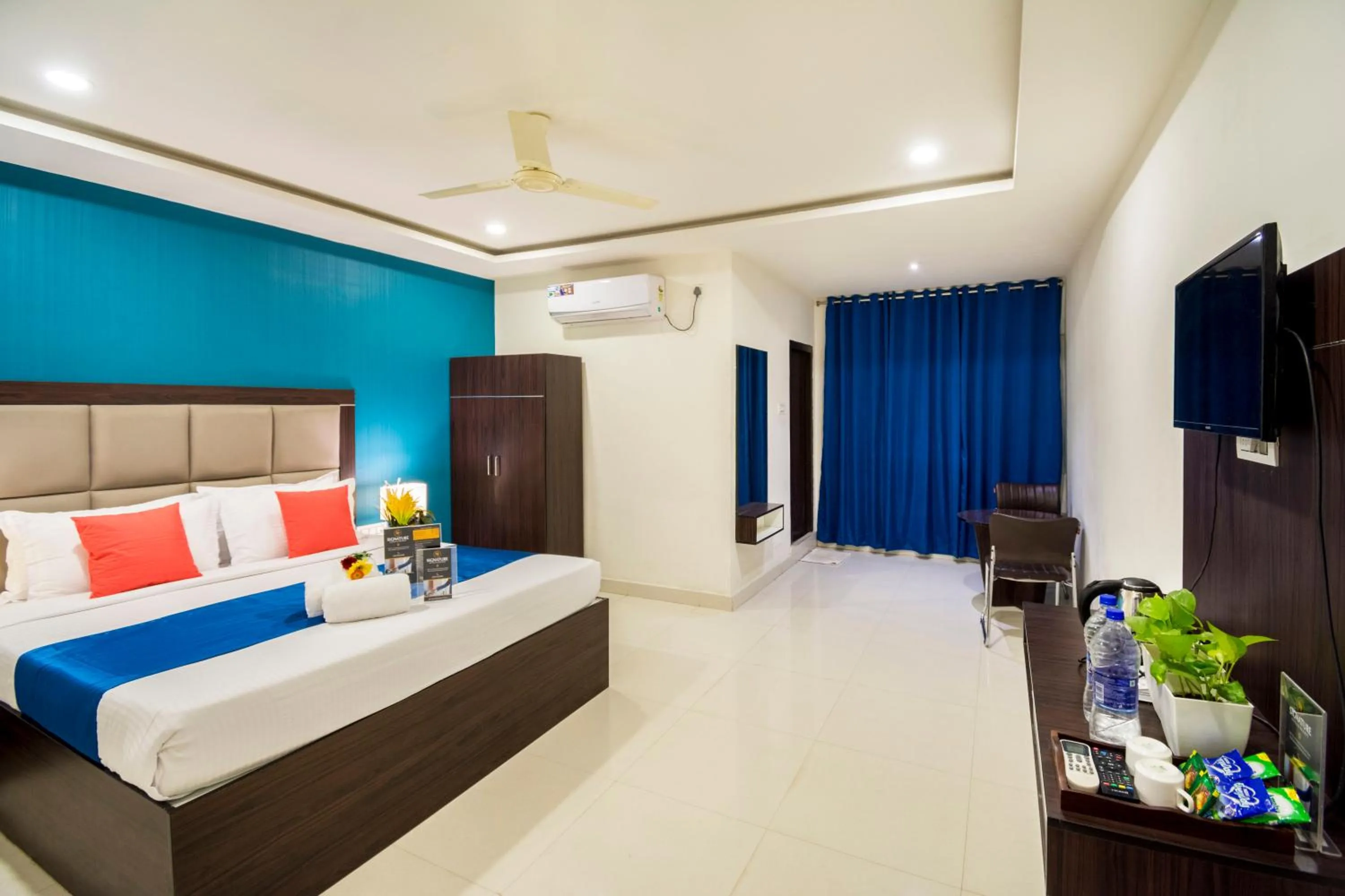 Communal lounge/ TV room, Bed in Hotel Fortune Hyderabad Airport Zone