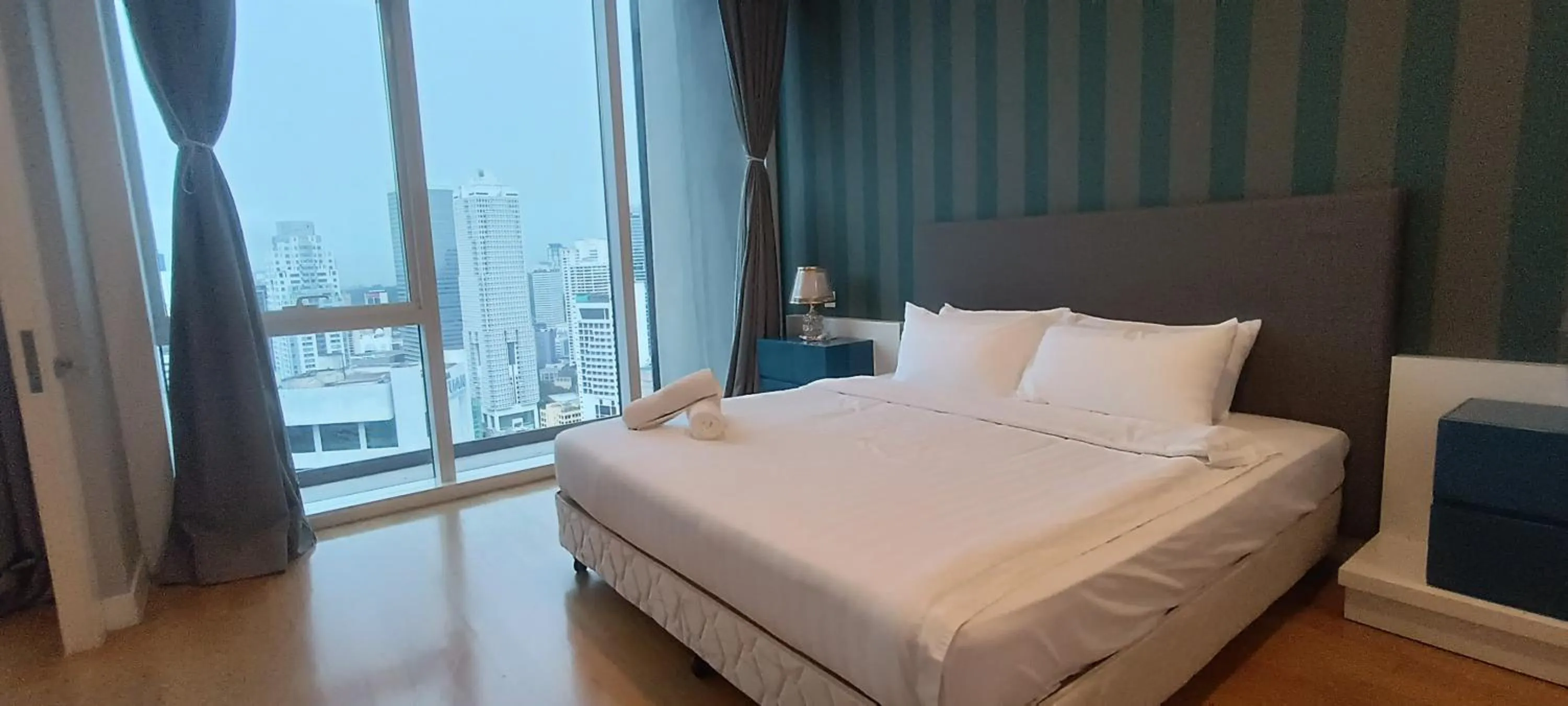 View (from property/room), Bed in SKYWARD SUITES at Platinum KLCC