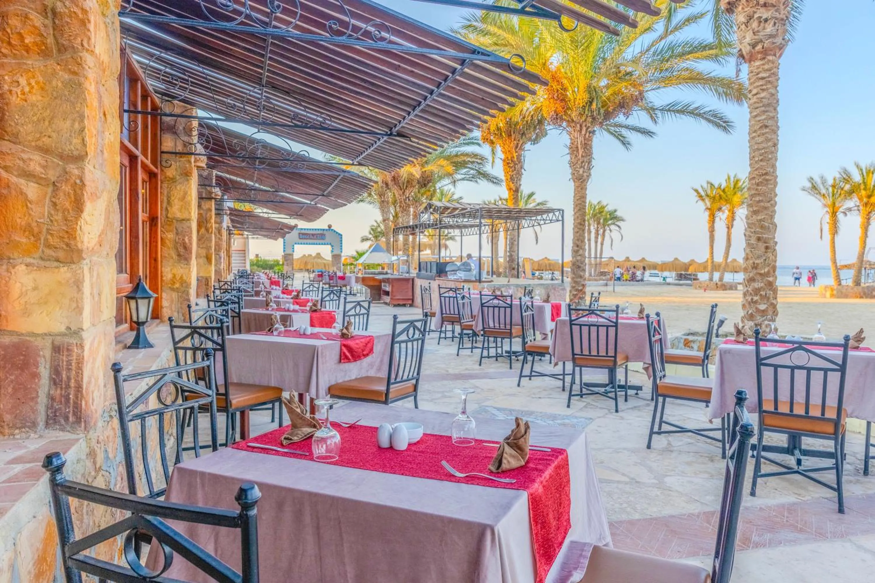 Restaurant/places to eat in Protels Beach Club & SPA