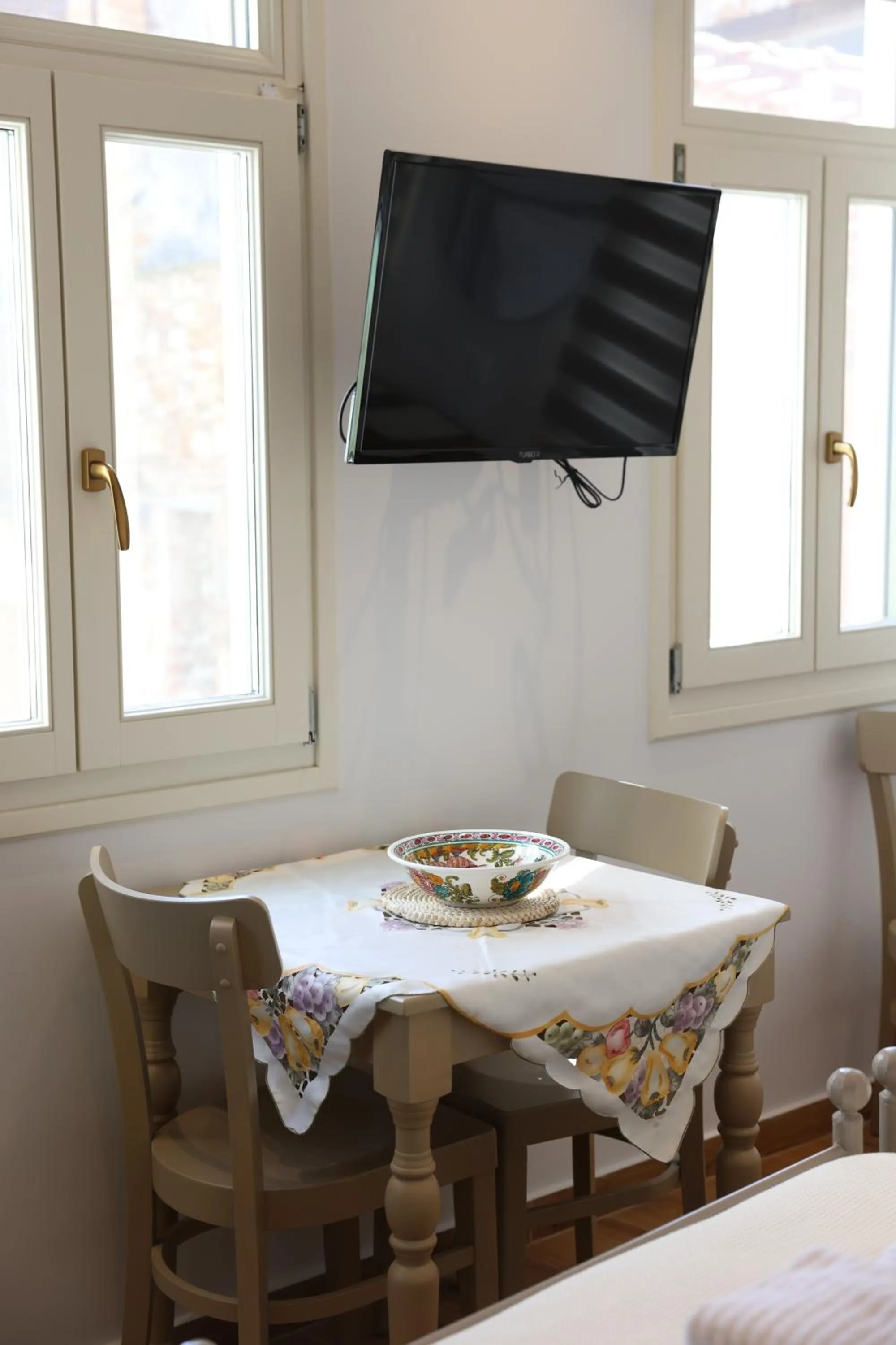 Dining area in Lythri Studios