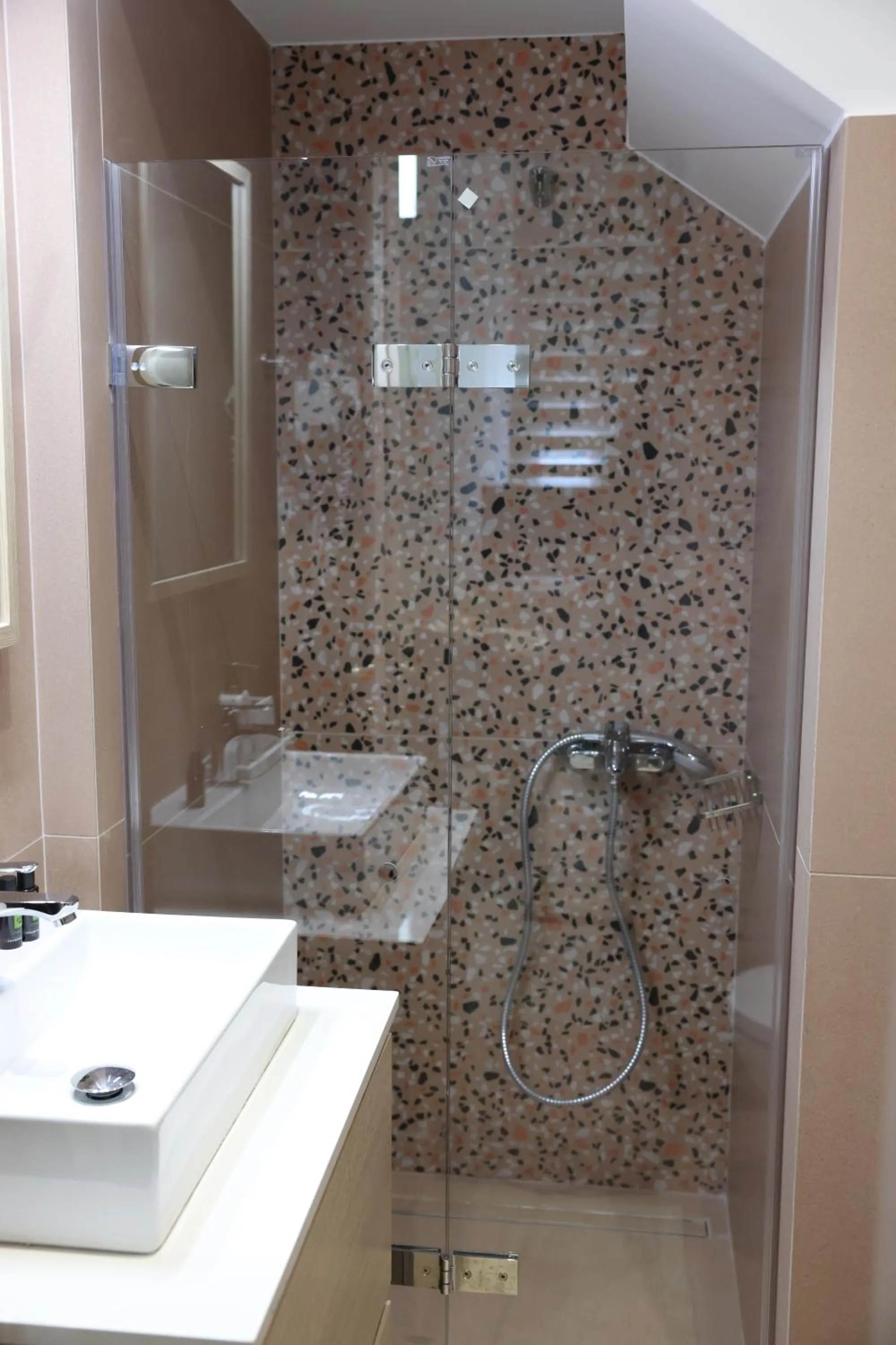 Bathroom in Lythri Studios