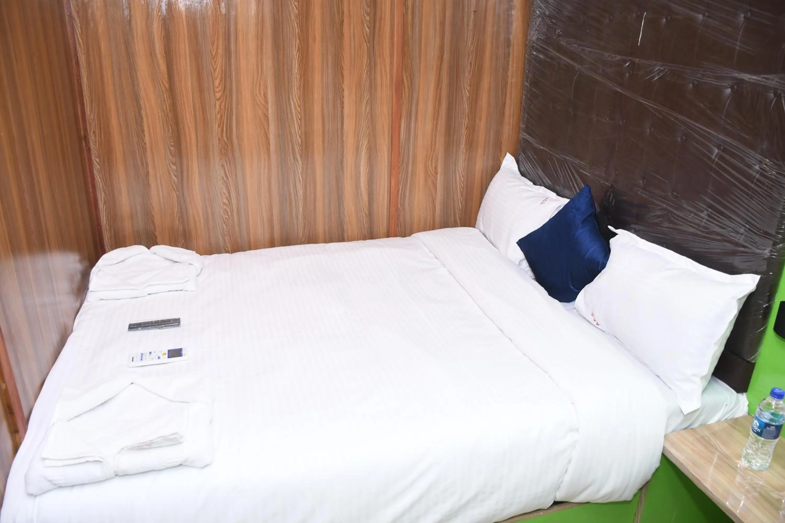 Bed in Airport Cabin Stay Mumbai Near T2