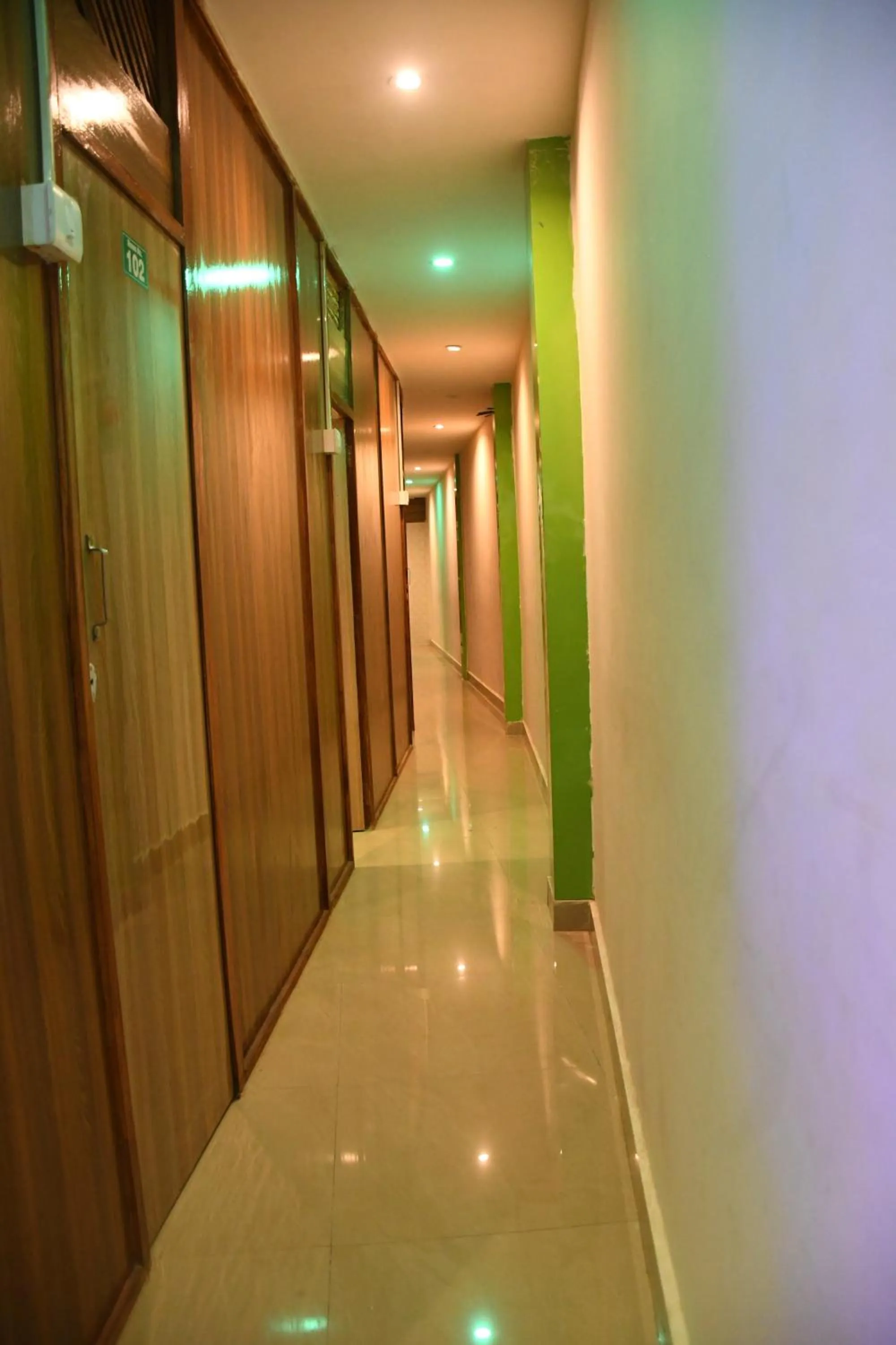 Lobby or reception in Airport Cabin Stay Mumbai Near T2