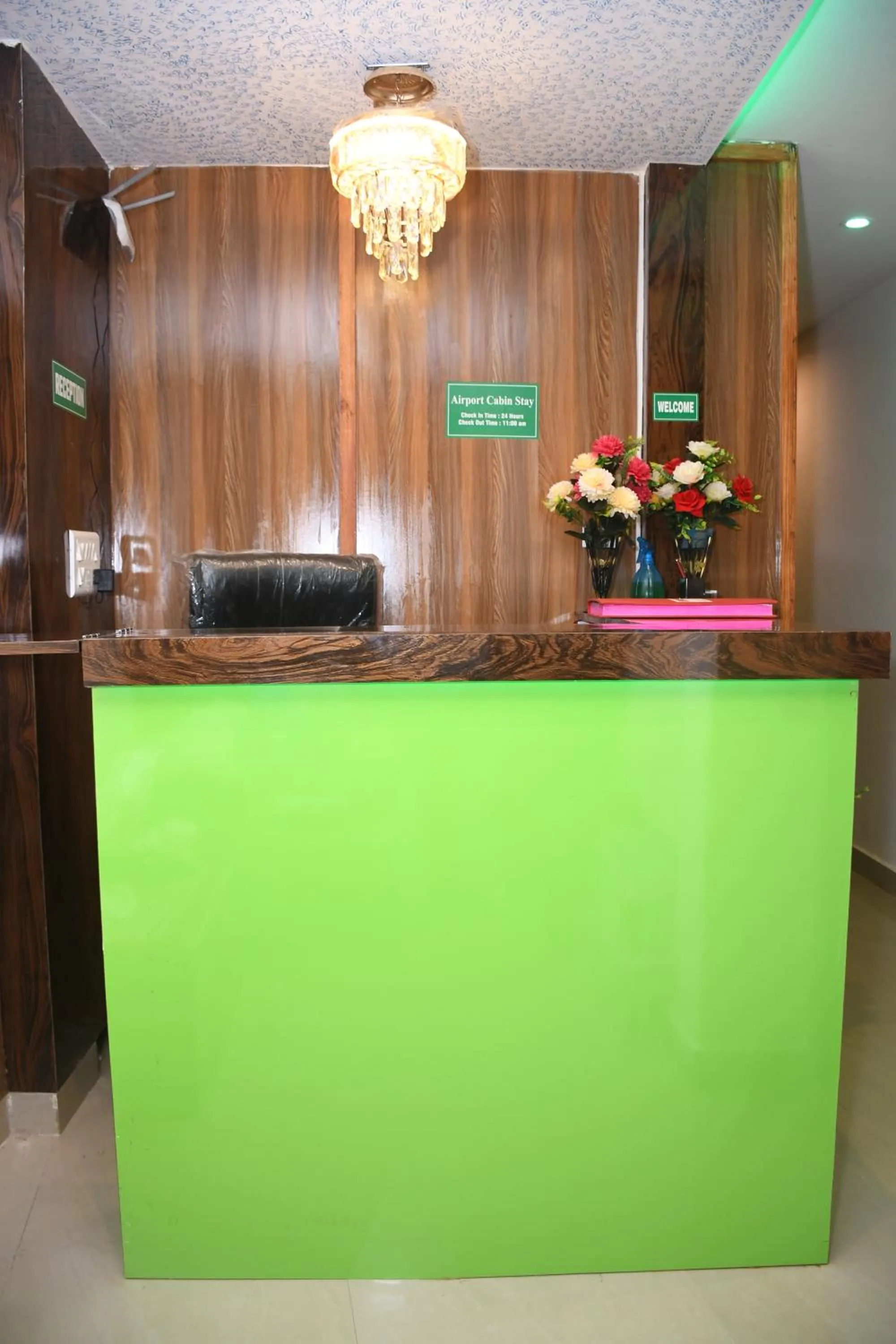 Lobby or reception in Airport Cabin Stay Mumbai Near T2