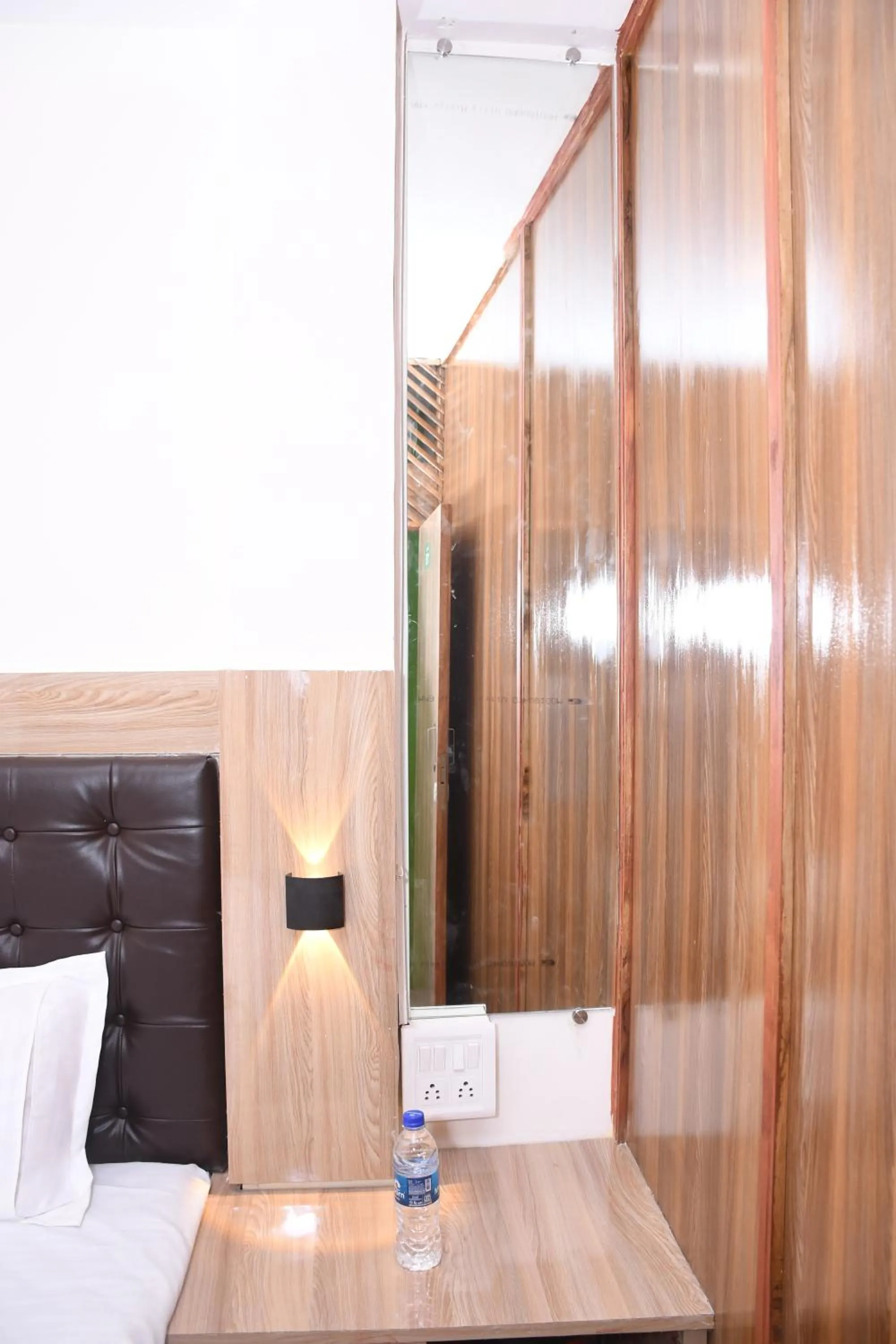 Bed in Airport Cabin Stay Mumbai Near T2