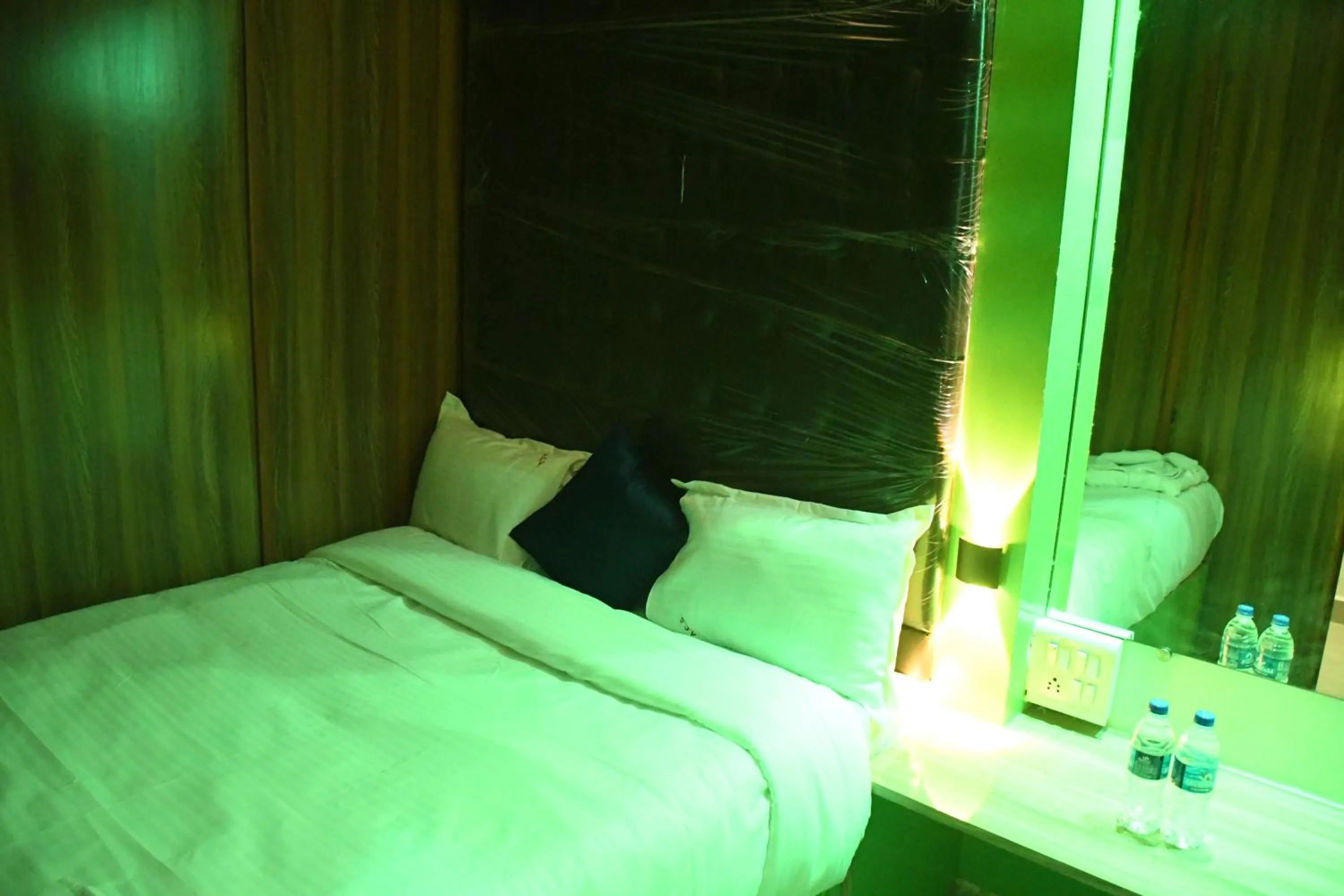 Bed in Airport Cabin Stay Mumbai Near T2