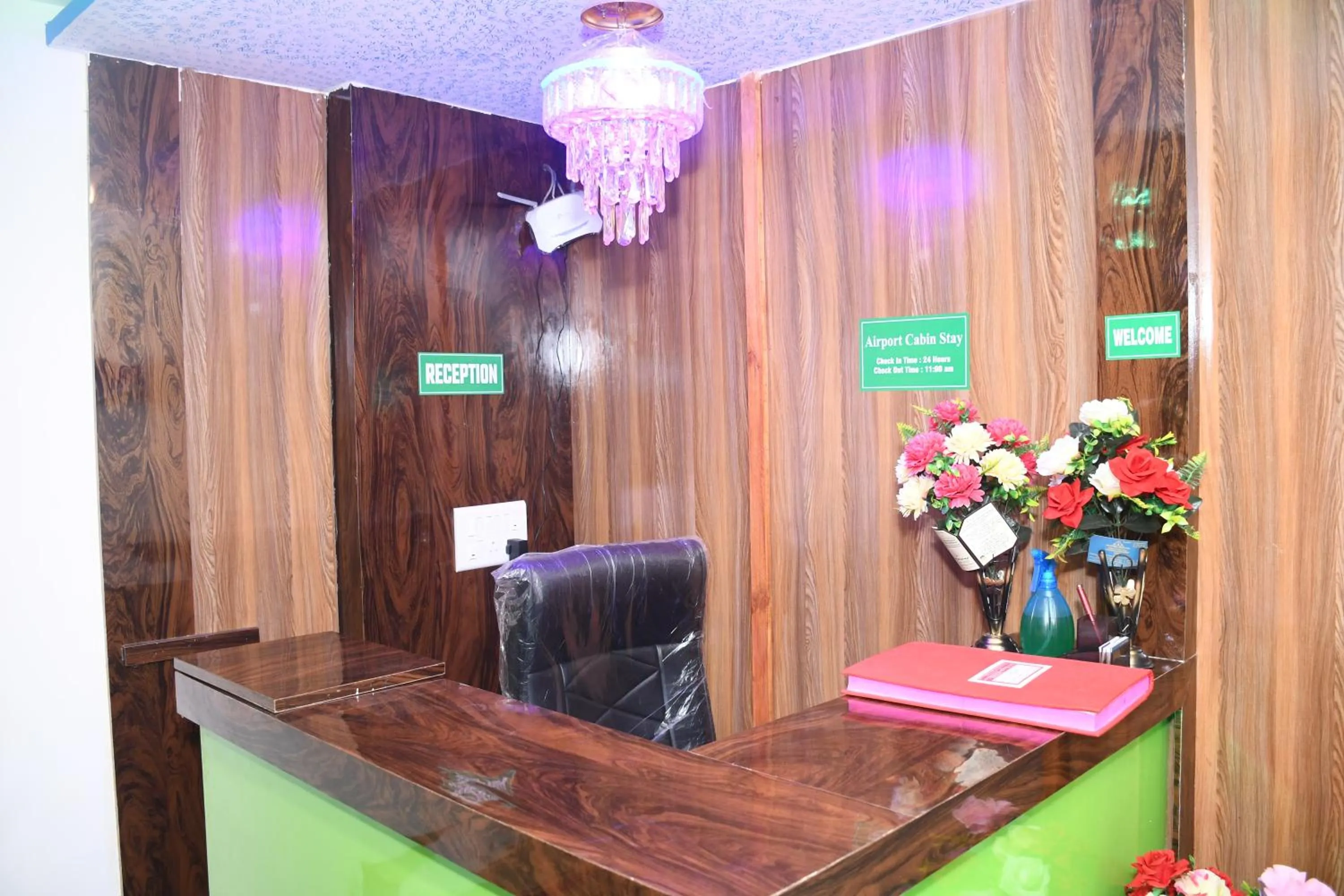 Lobby or reception in Airport Cabin Stay Mumbai Near T2