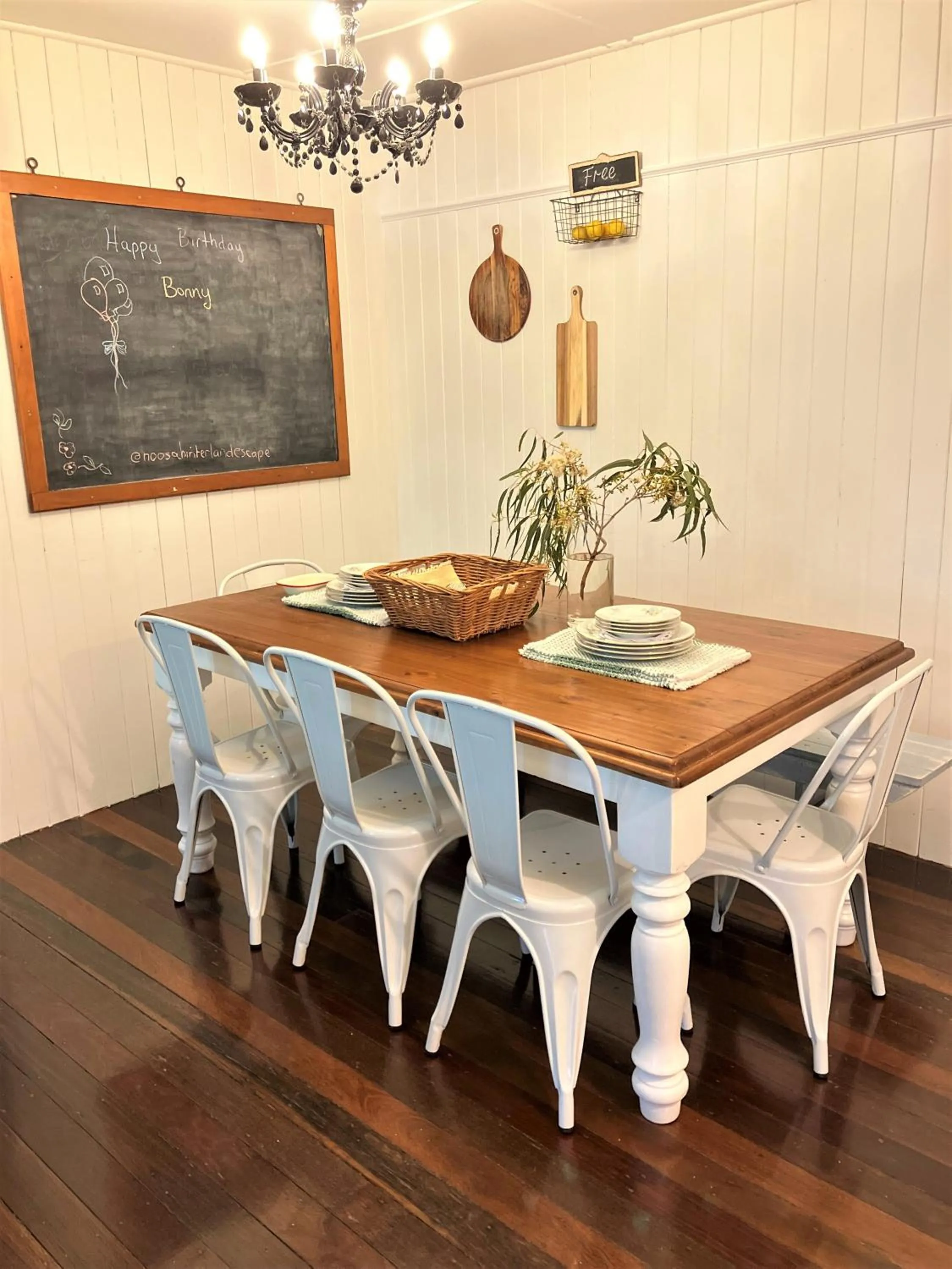 Dining area in Noosa Hinterland Escape