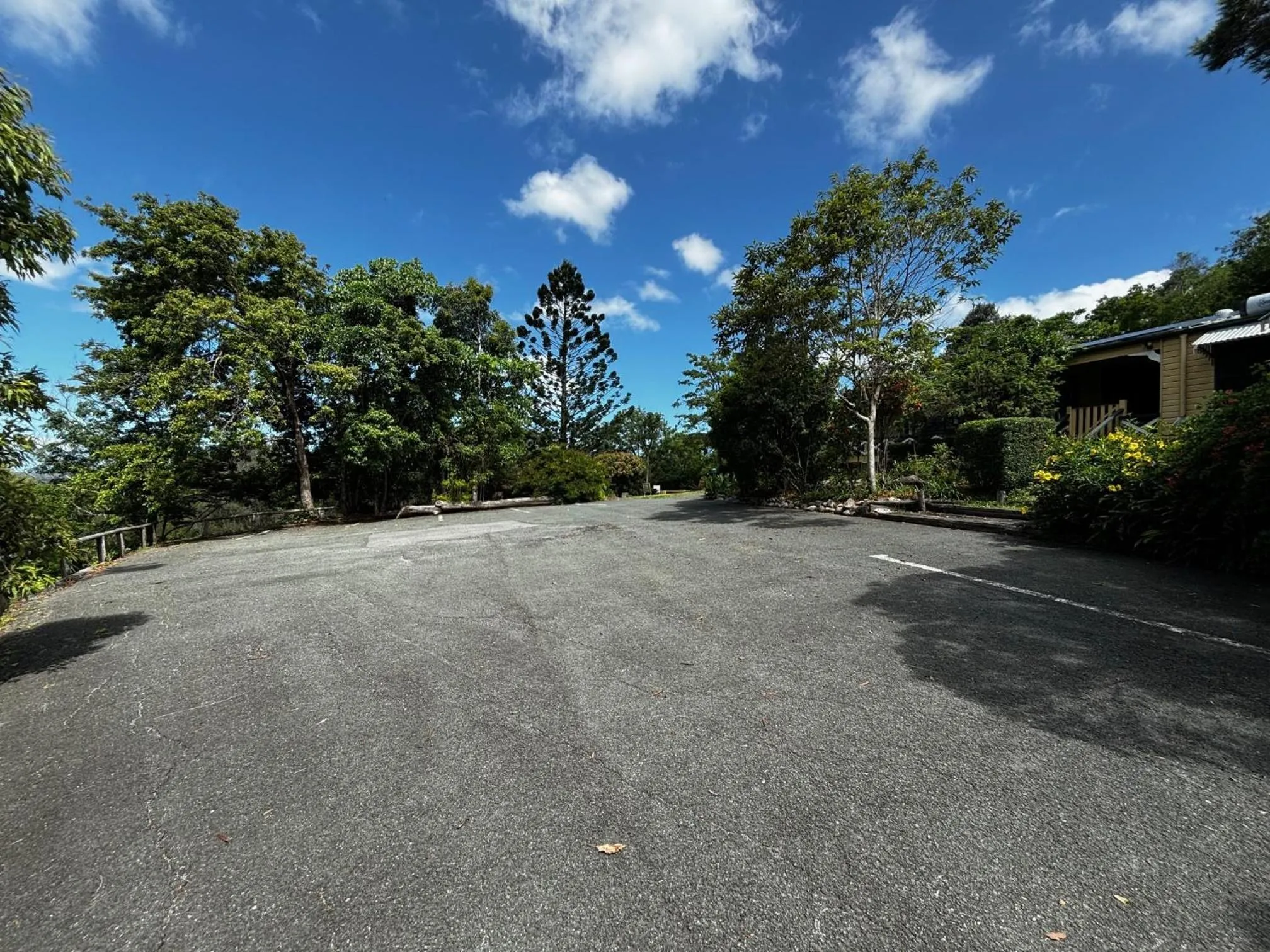 Parking in Noosa Hinterland Escape