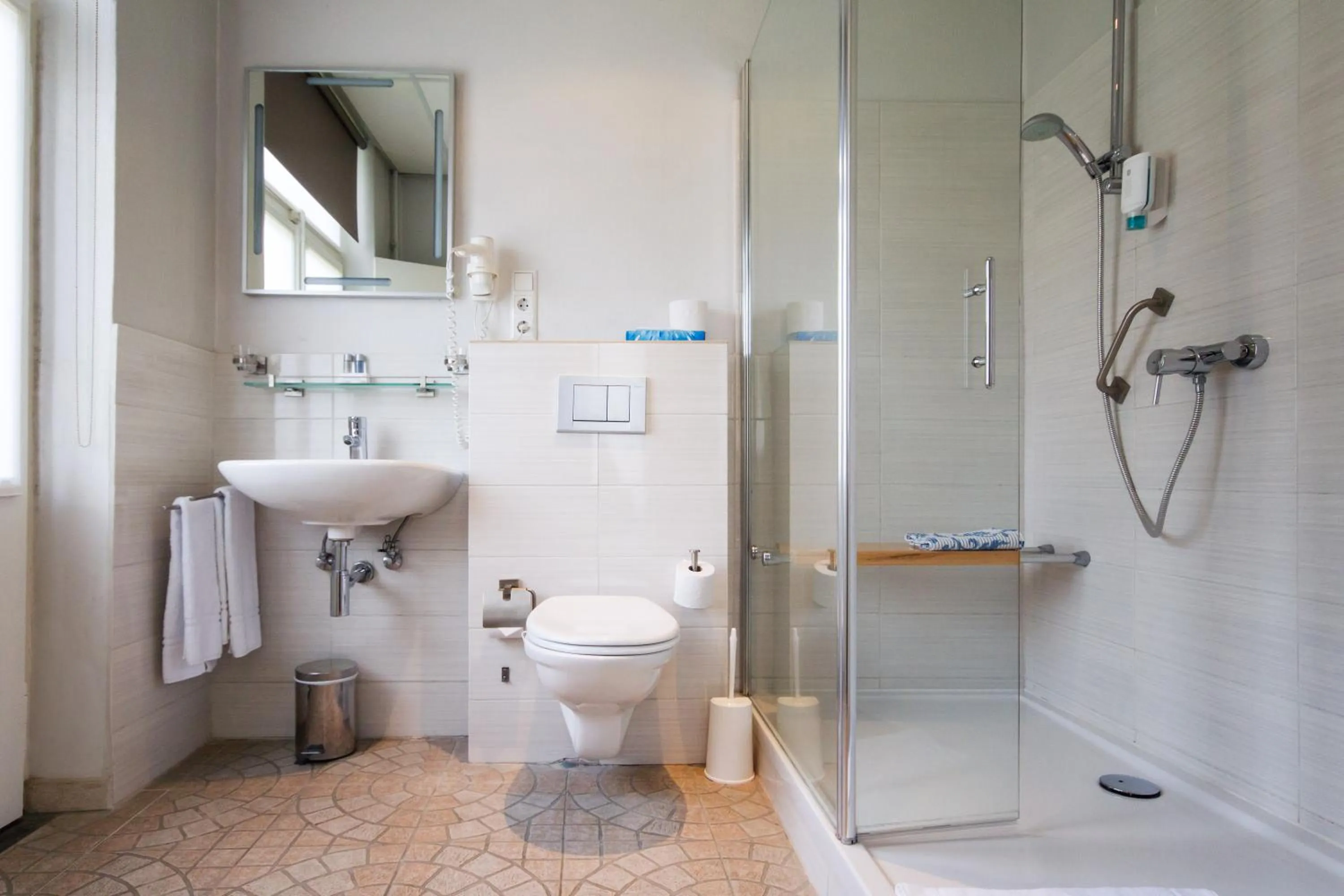 Shower in Grand Hotel Monopole