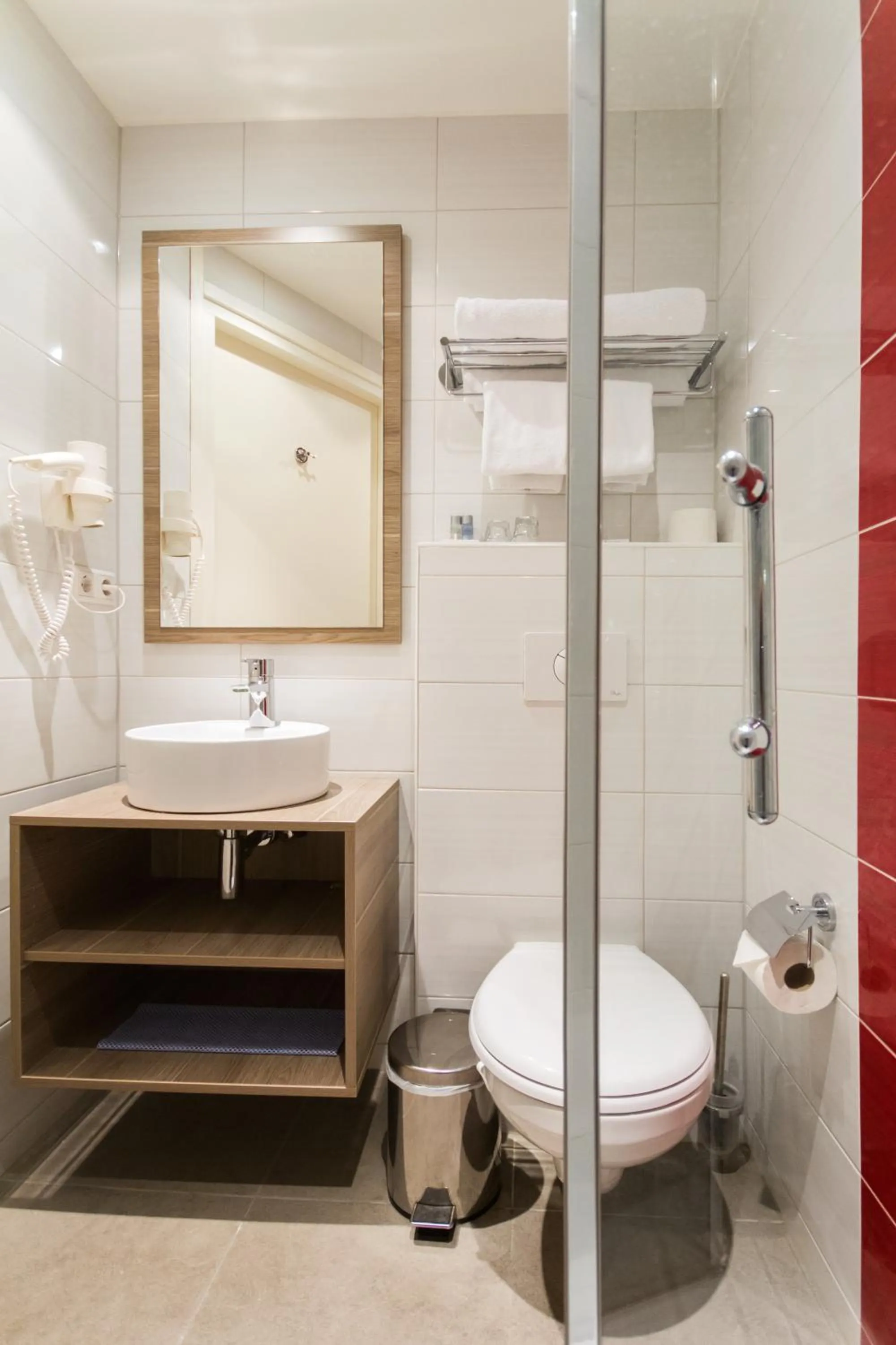 Shower in Grand Hotel Monopole