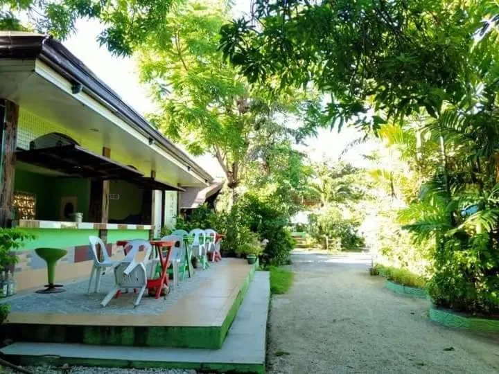 Restaurant/places to eat in Palm Garden Resort