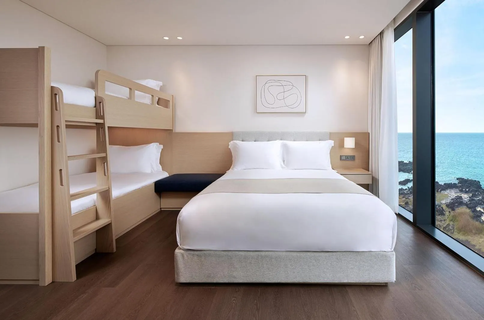 Bed in Shilla Stay Plus Iho Tewoo Ocean Front