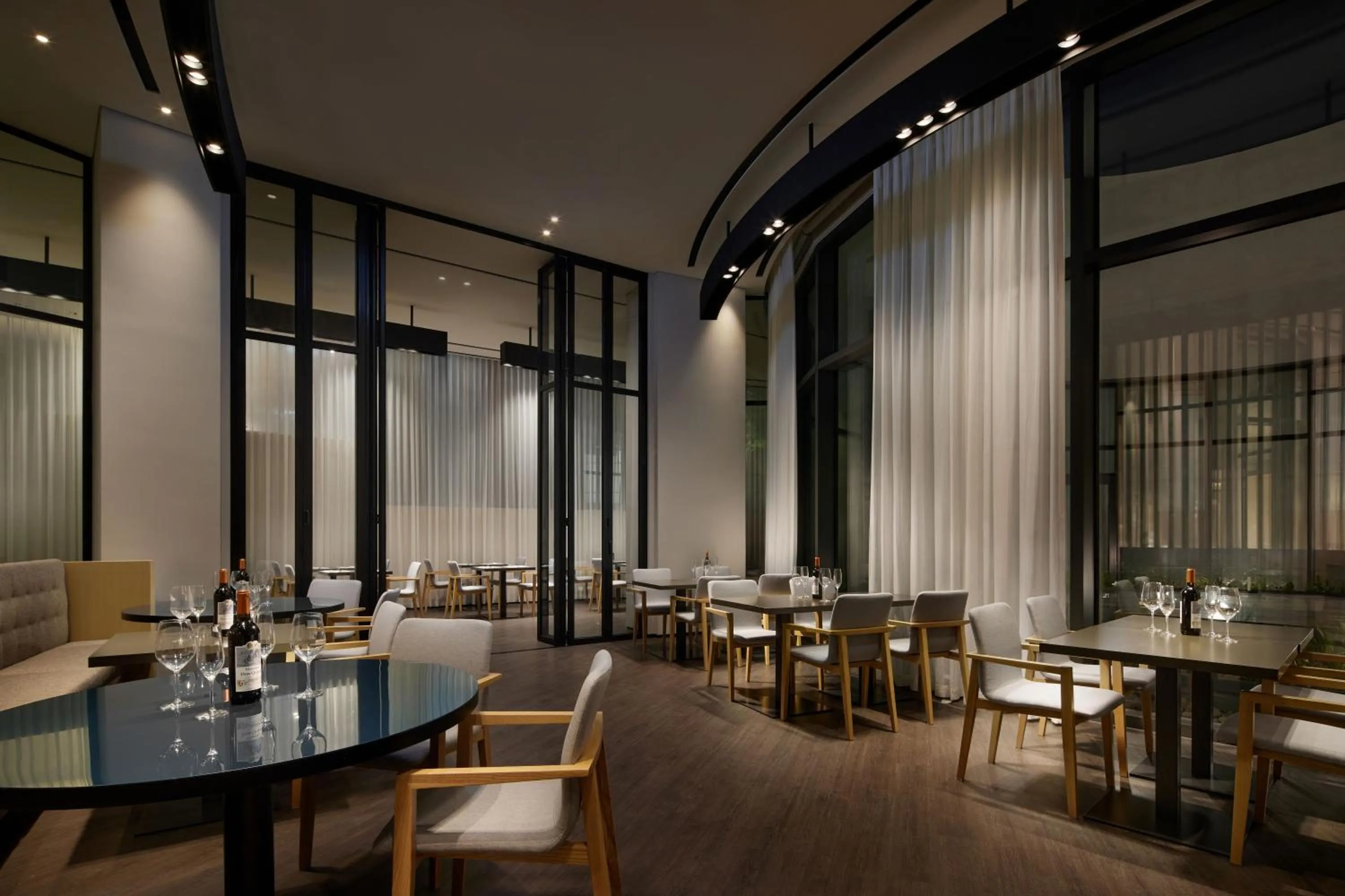 Restaurant/places to eat in Shilla Stay Plus Iho Tewoo Ocean Front