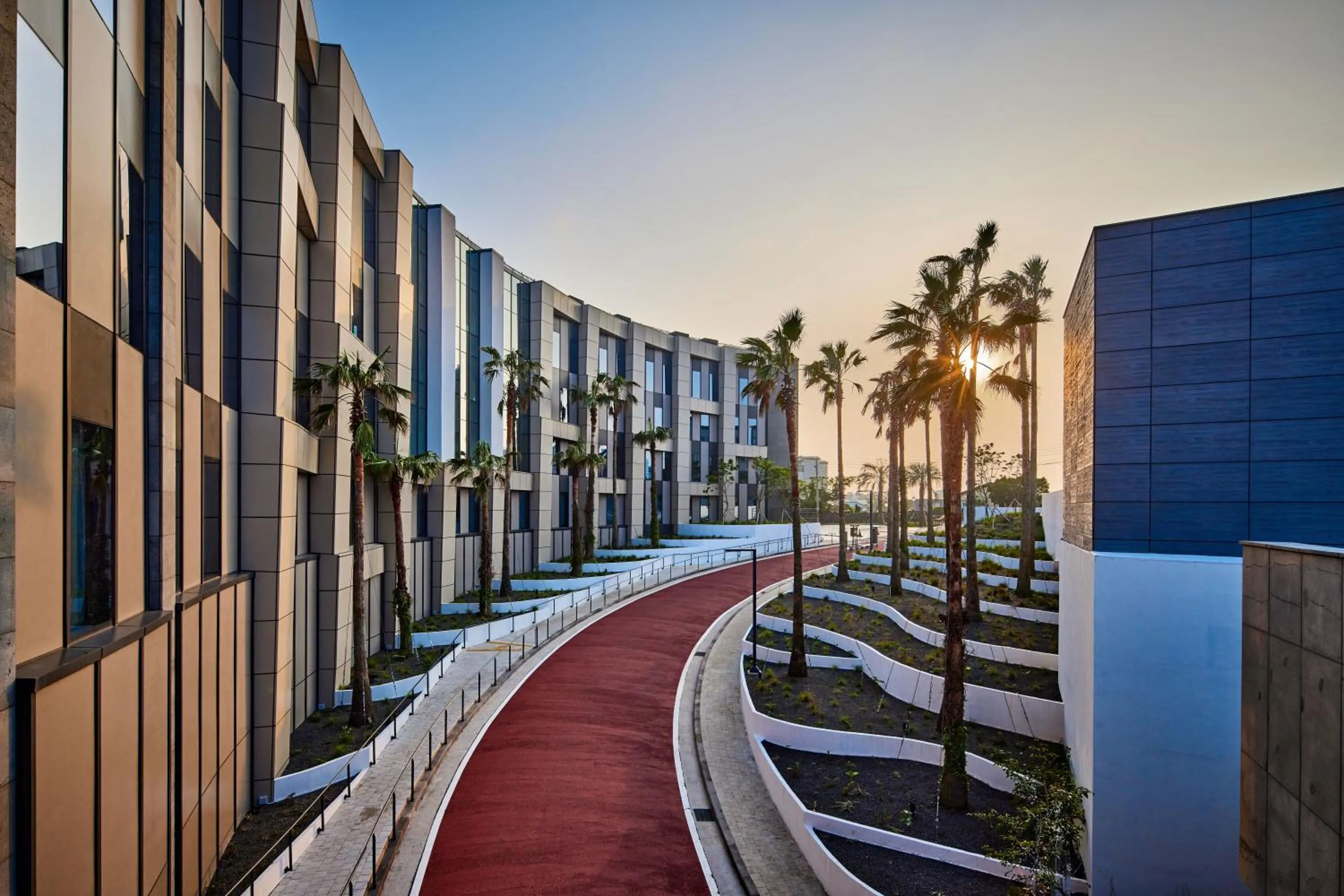 Property building in Shilla Stay Plus Iho Tewoo Ocean Front